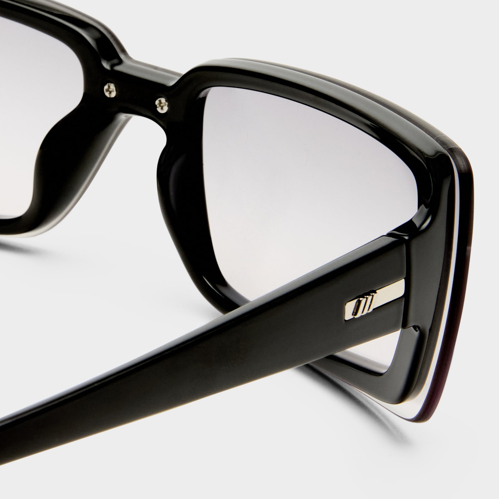 Evasion Black Female Rectangle Sunglasses | Le Specs