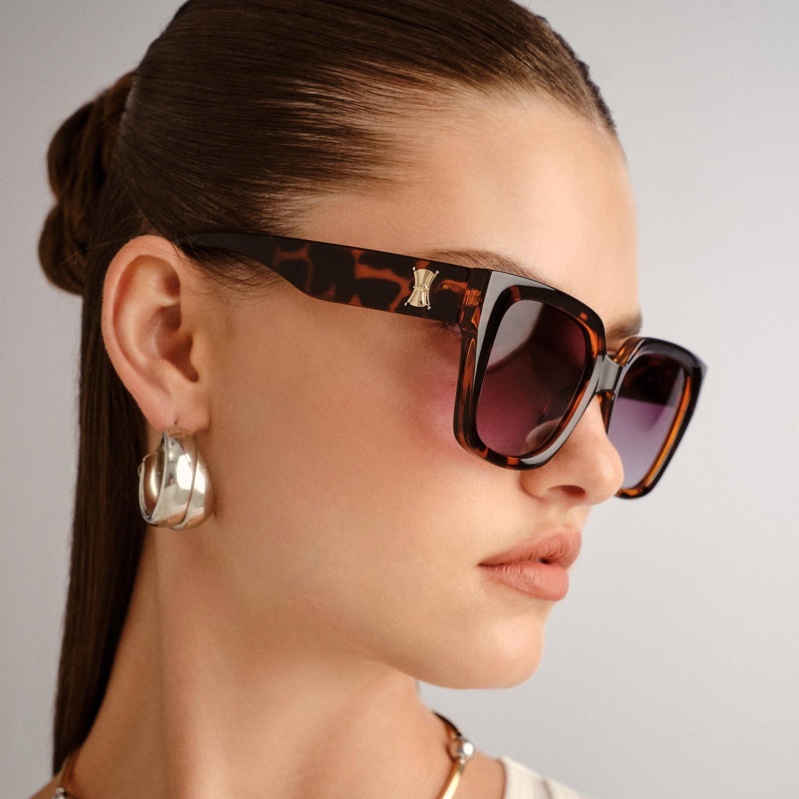 The Illusion Tort Female Square Sunglasses | Le Specs