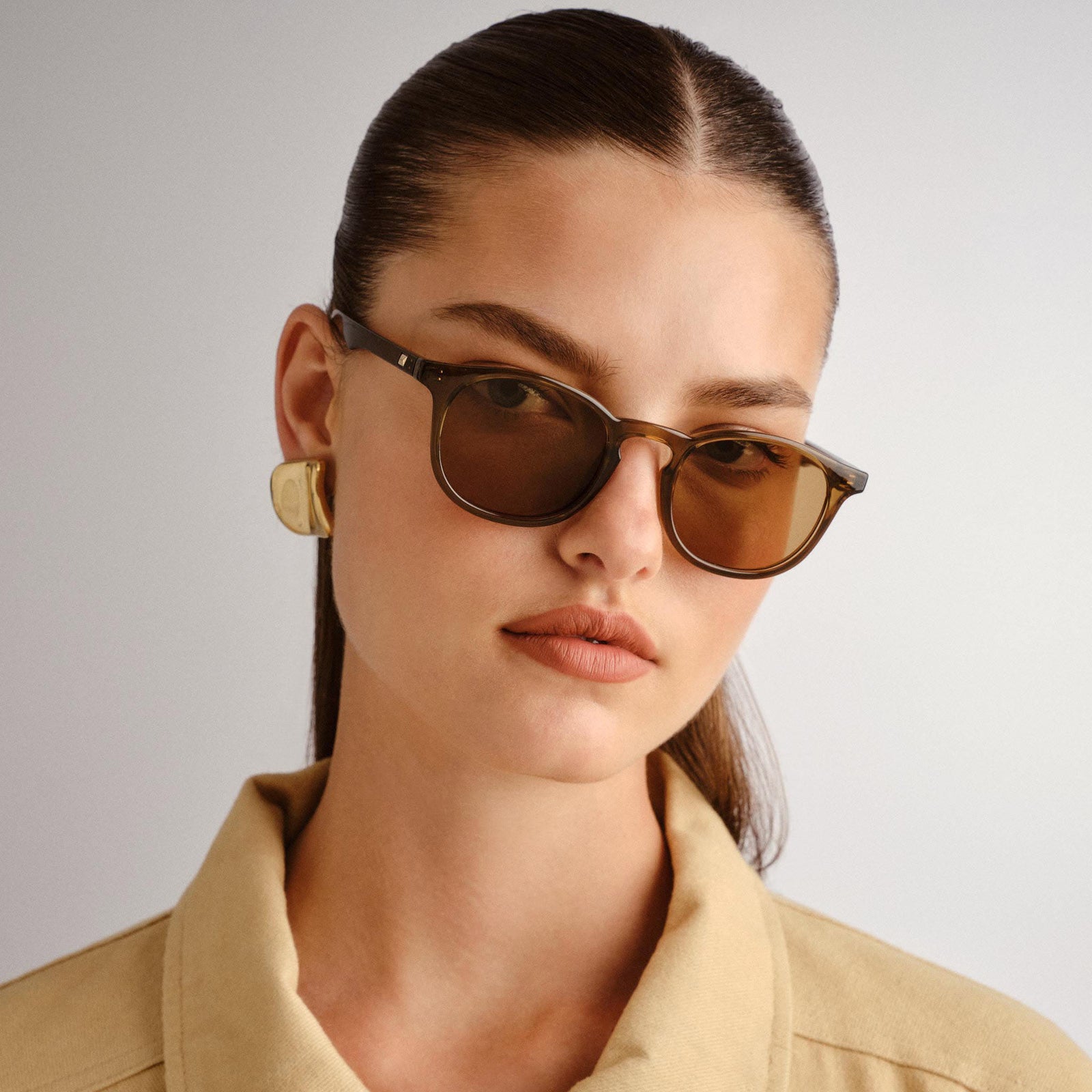 Club Royale Umber Uni-Sex Round Sunglasses | Le Specs
