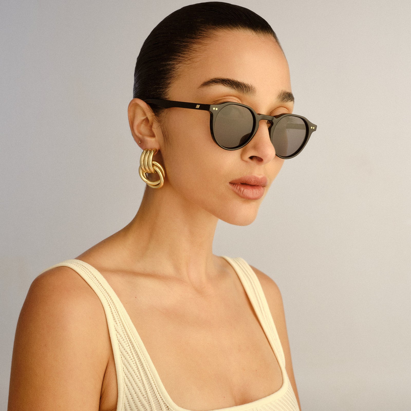 Galavant Black Uni-Sex Round Sunglasses | Le Specs