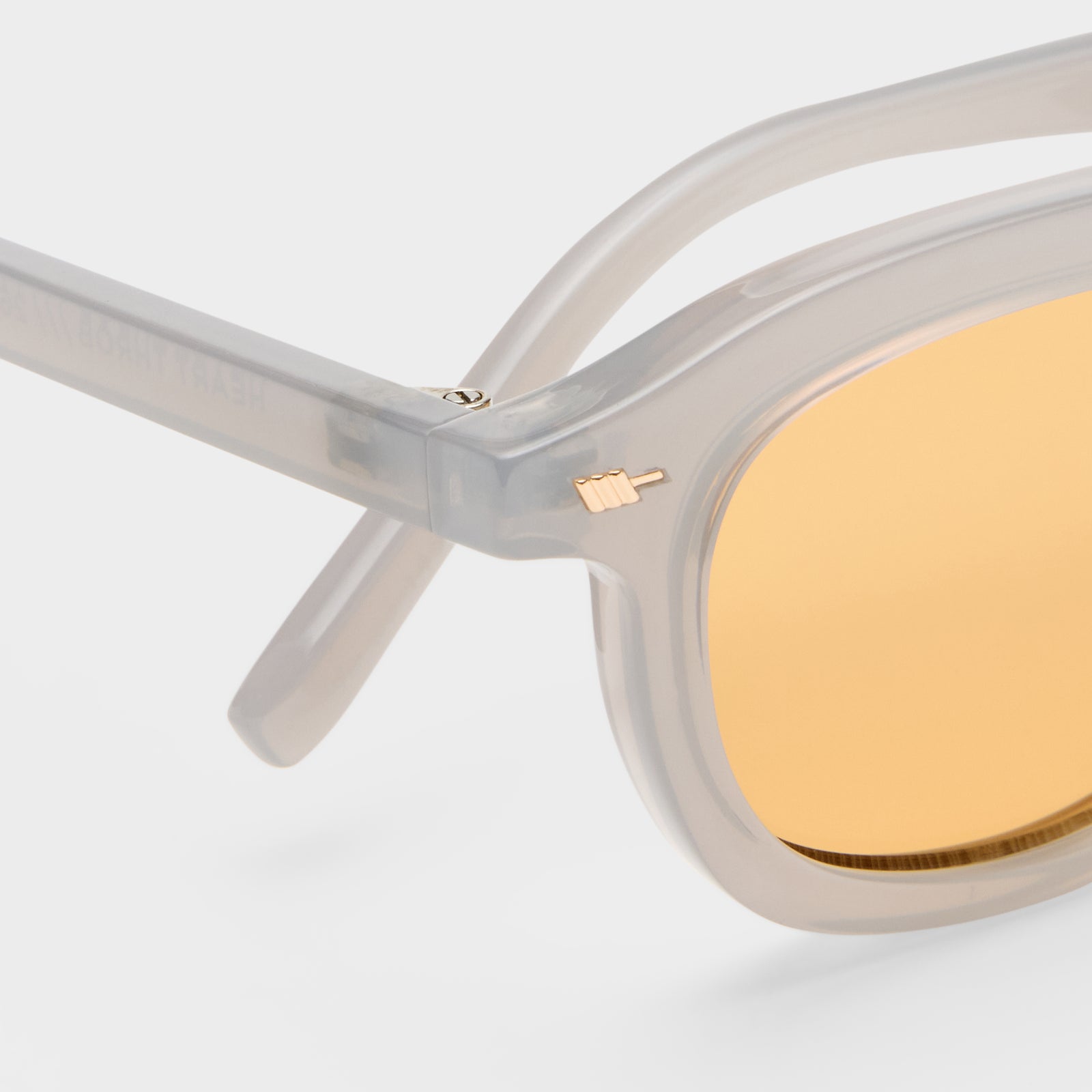 Heart Throb Mist Uni-Sex Round Sunglasses | Le Specs