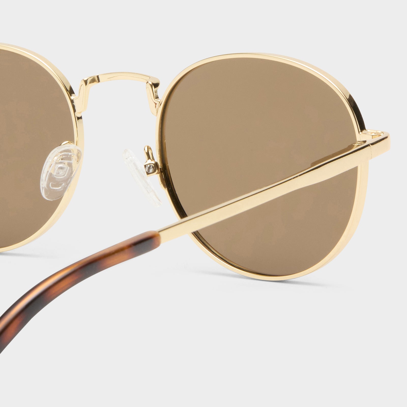 Lost Legacy Gold Uni-Sex Round Sunglasses | Le Specs