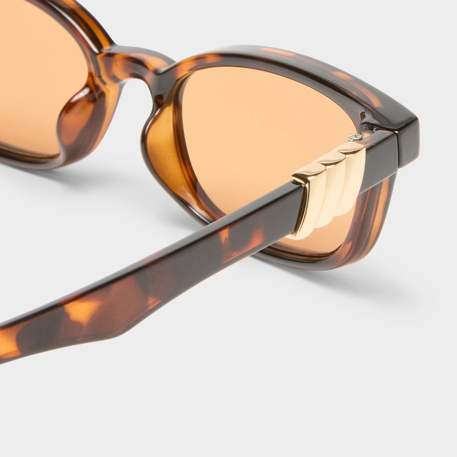 Confidential Dark Tort Female D-Frame Sunglasses | Le Specs
