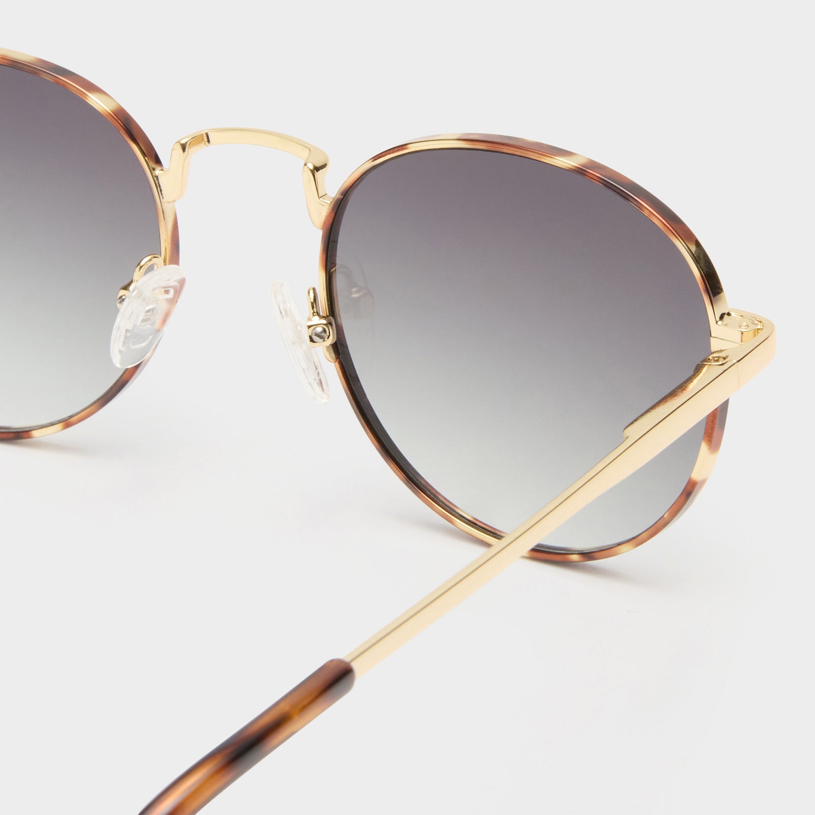 Lost Legacy Gold Tort Uni-Sex Round Sunglasses | Le Specs