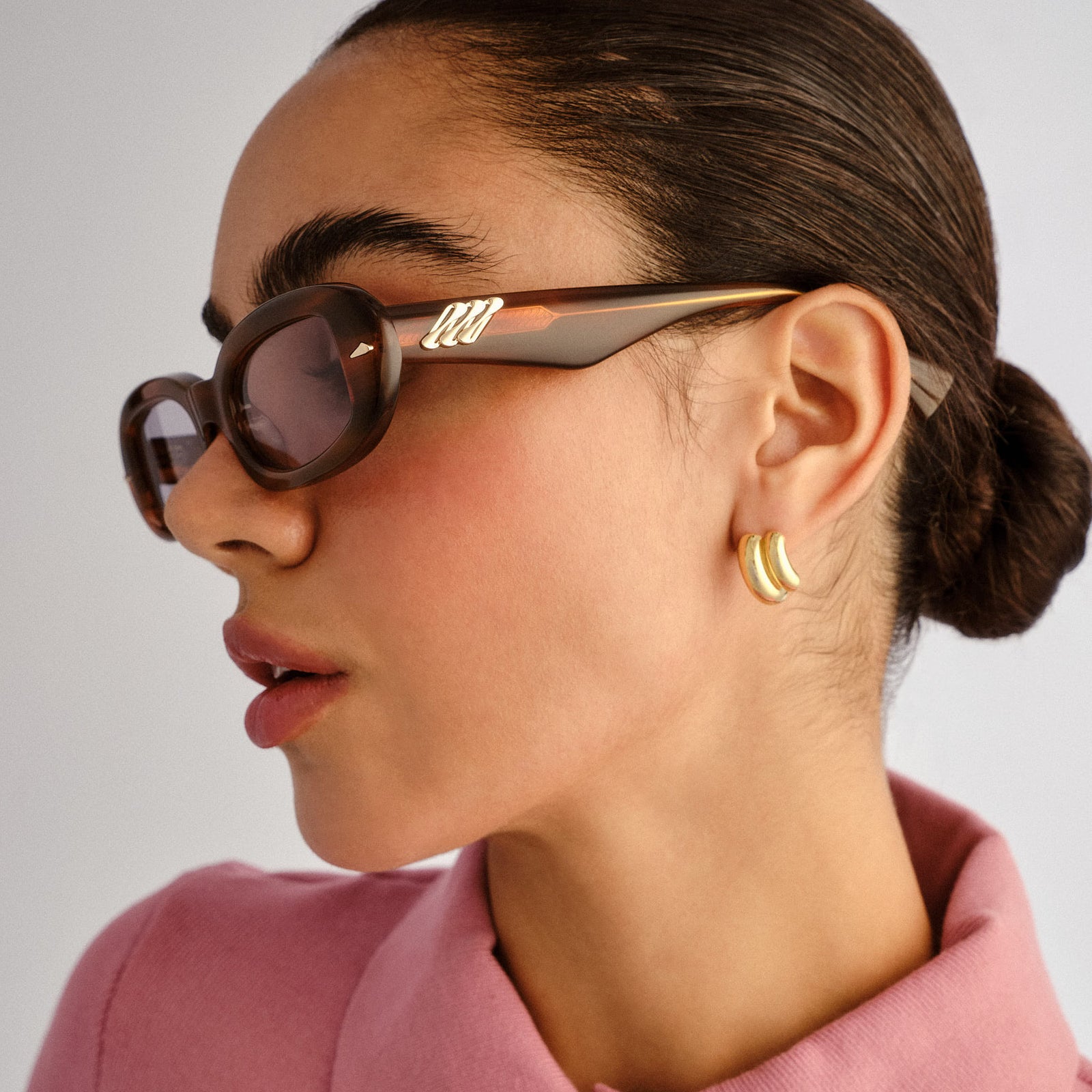Numero Siete Teak Female Oval Sunglasses | Le Specs