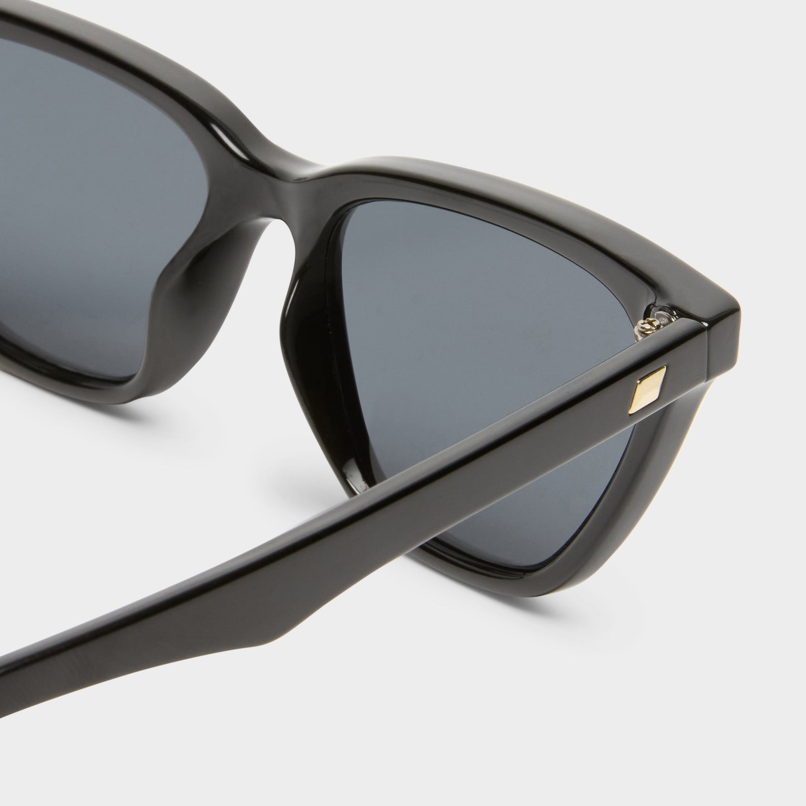 Unfaithful Black Female Cat-Eye Sunglasses | Le Specs