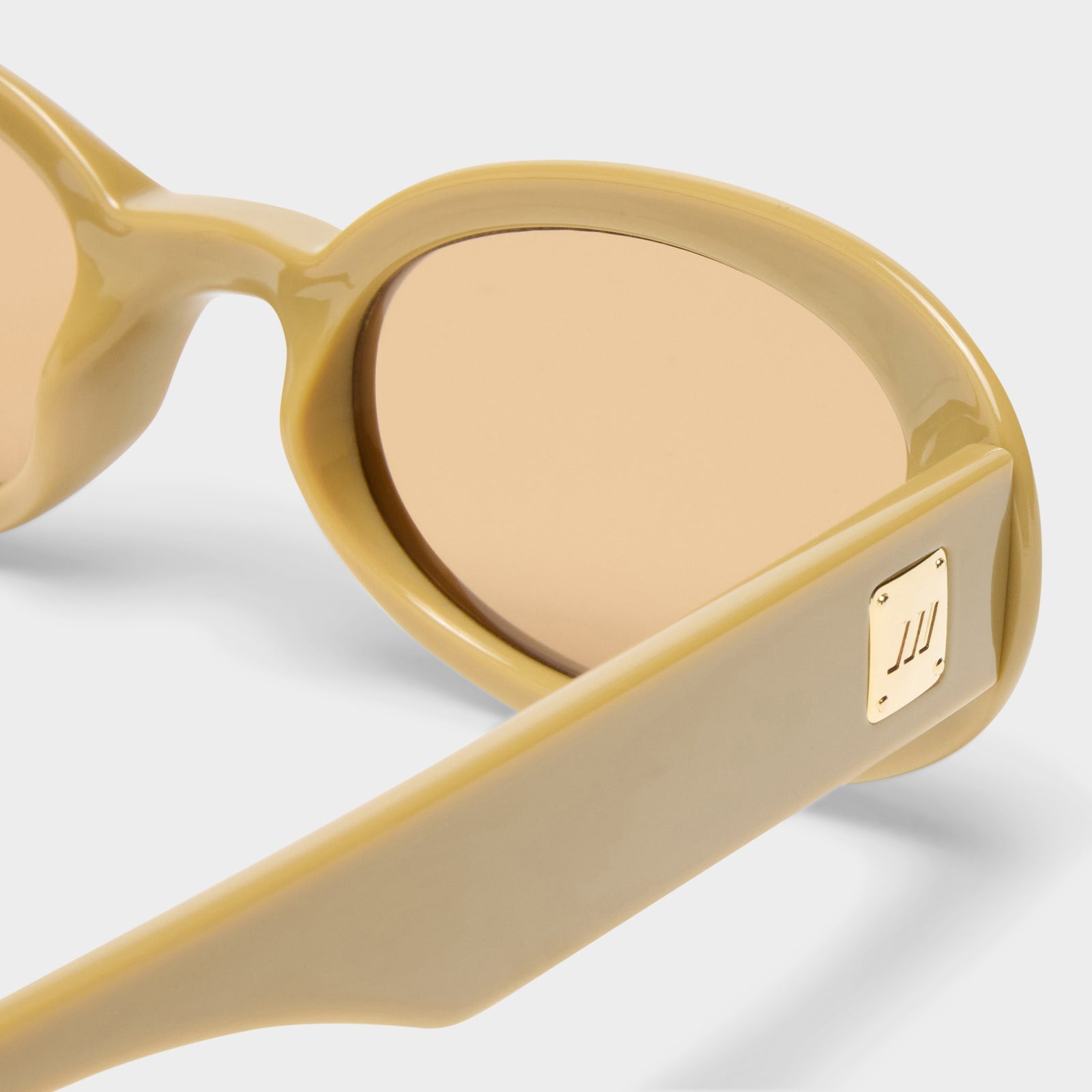 Work It Biscotti Female Oval Sunglasses | Le Specs