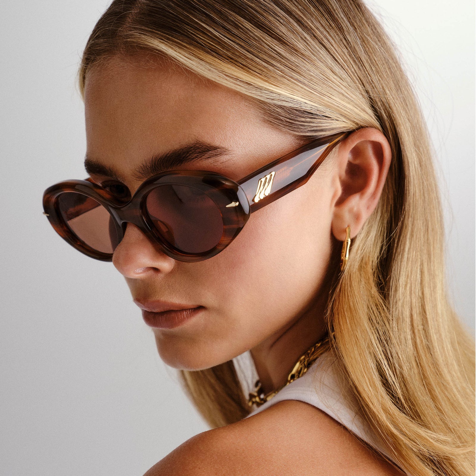Numero Dos Teak Female Oval Sunglasses | Le Specs