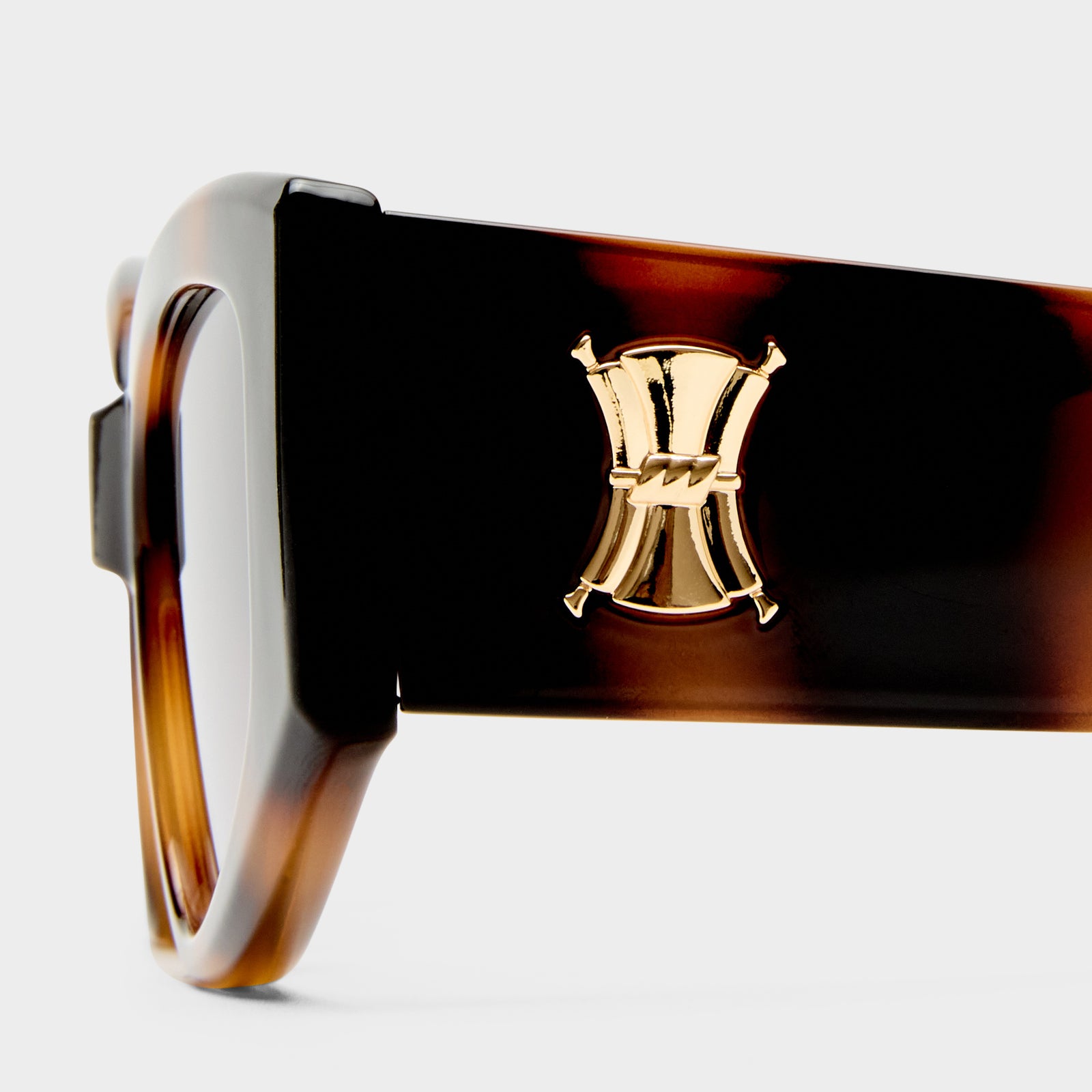 The Haunting Ombre Tort Female Cat-Eye Sunglasses | Le Specs