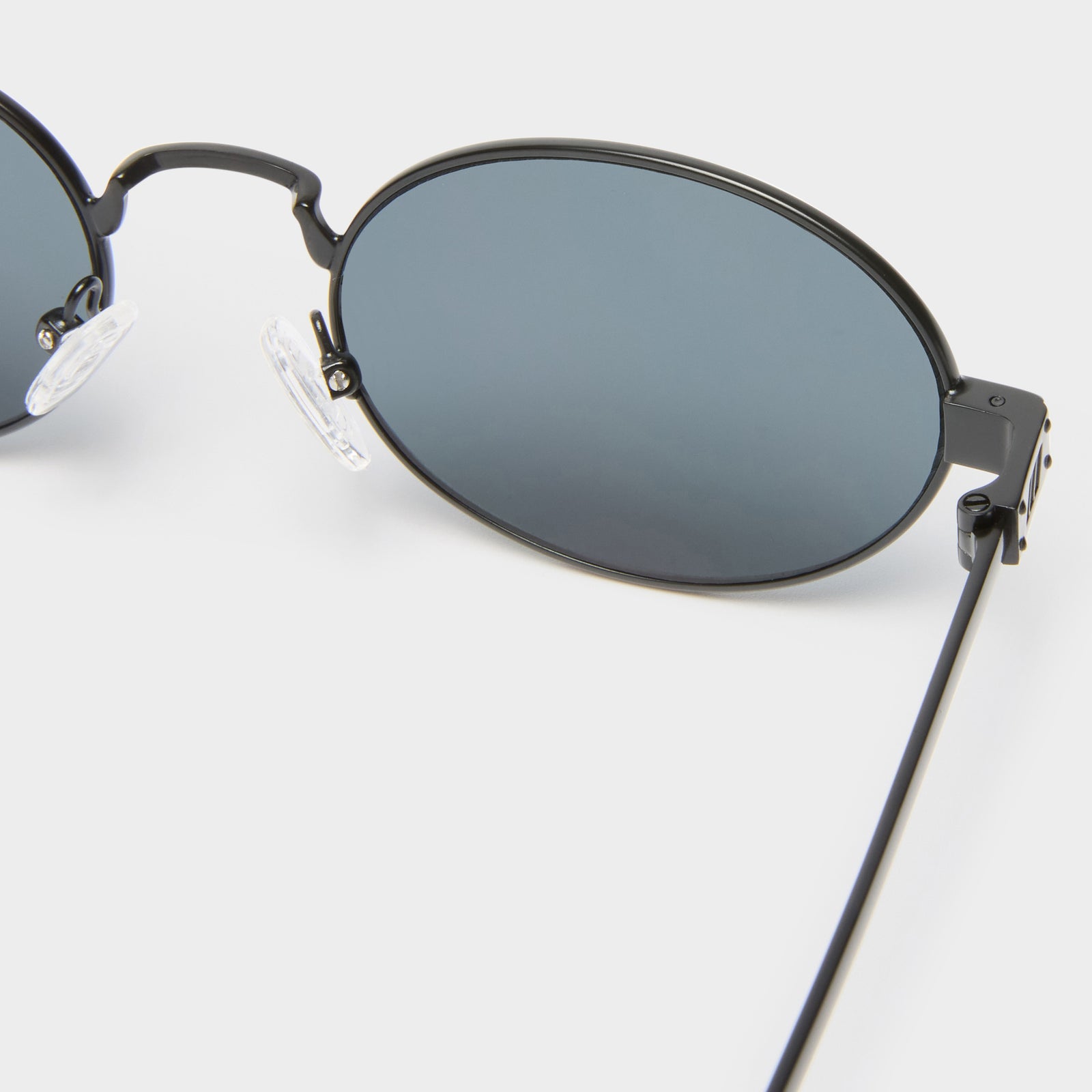 Poseidon Deux Matte Black Uni-Sex Oval Sunglasses | Le Specs