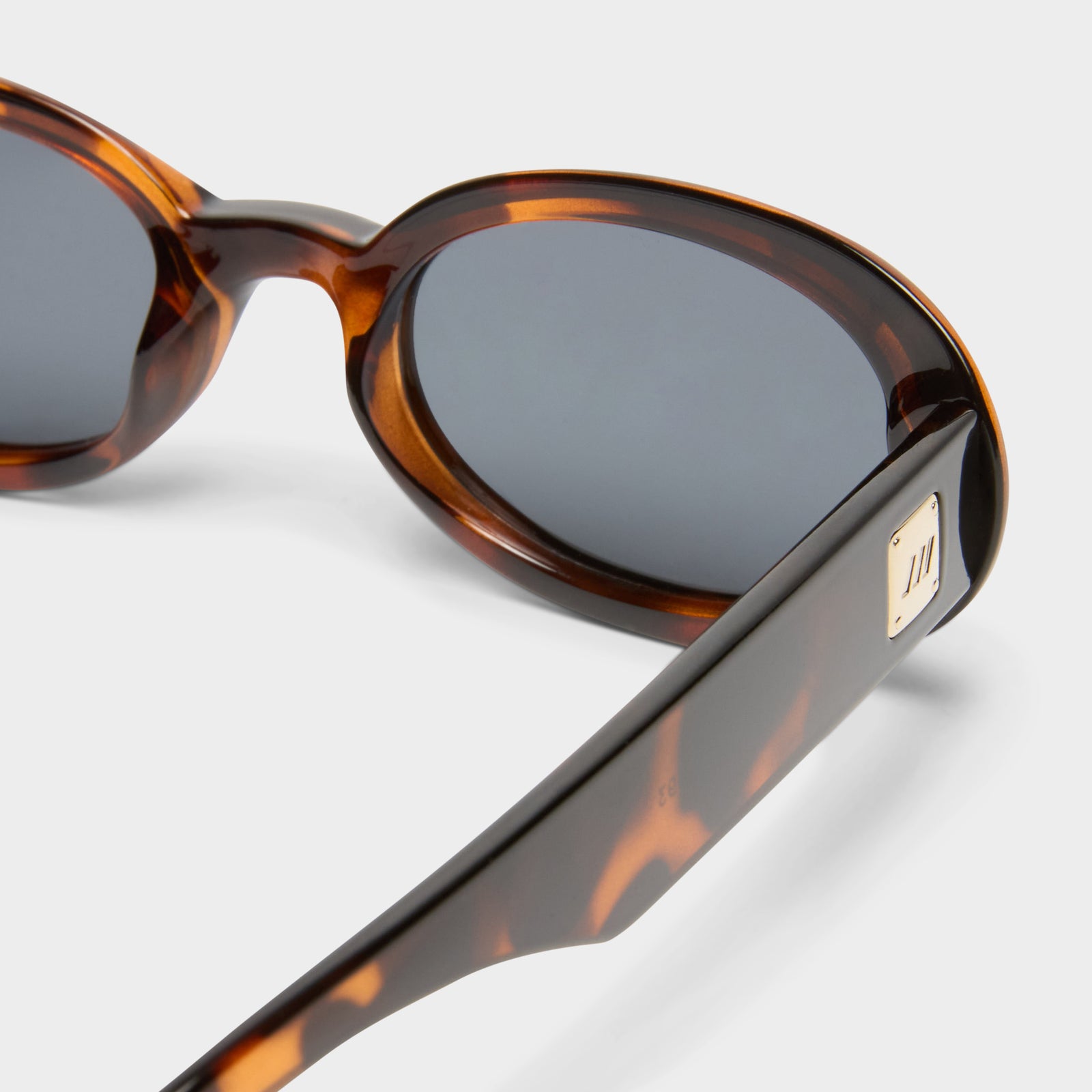 Work It Dark Tort Uni-Sex Oval Sunglasses | Le Specs
