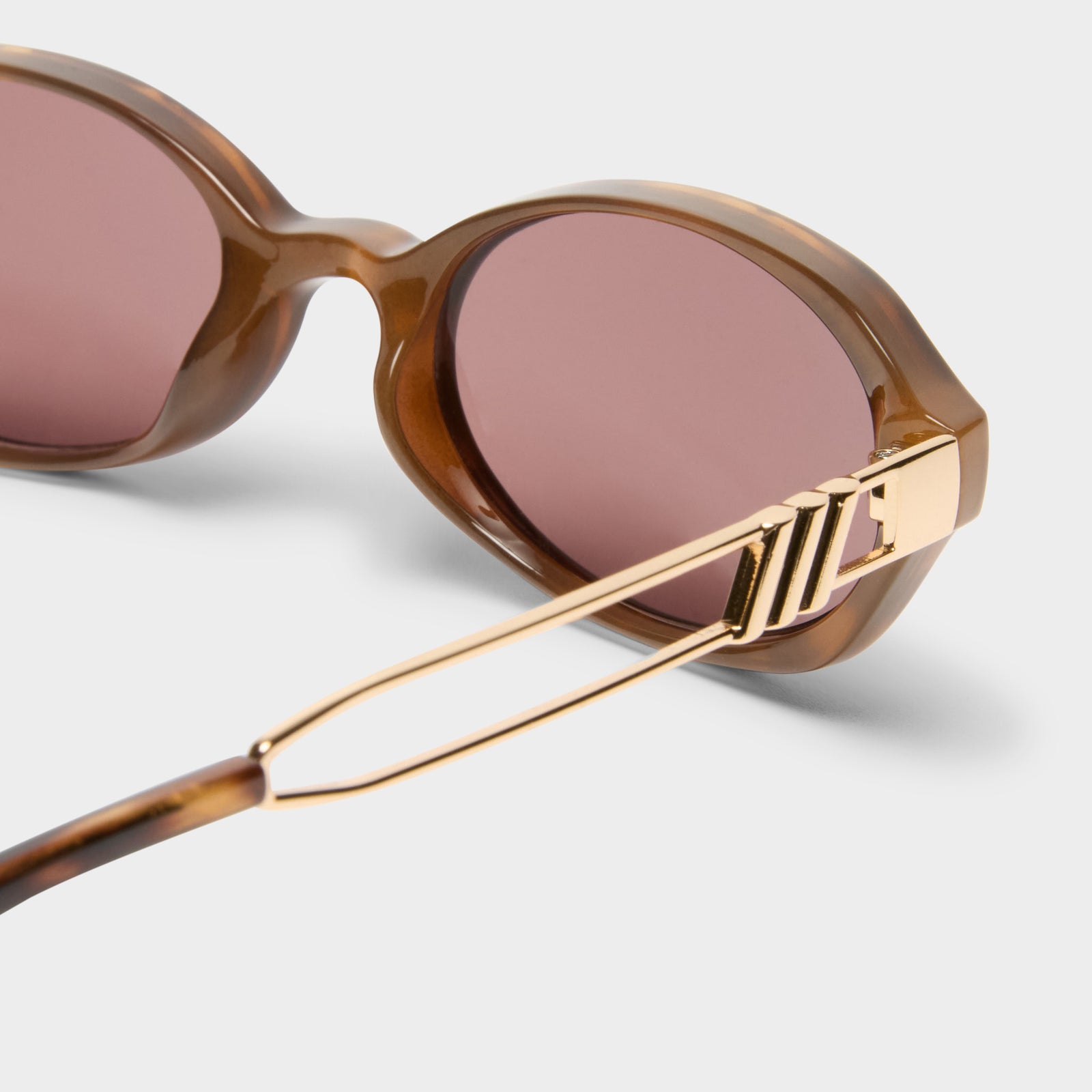Lunita Tort Female Oval Sunglasses | Le Specs