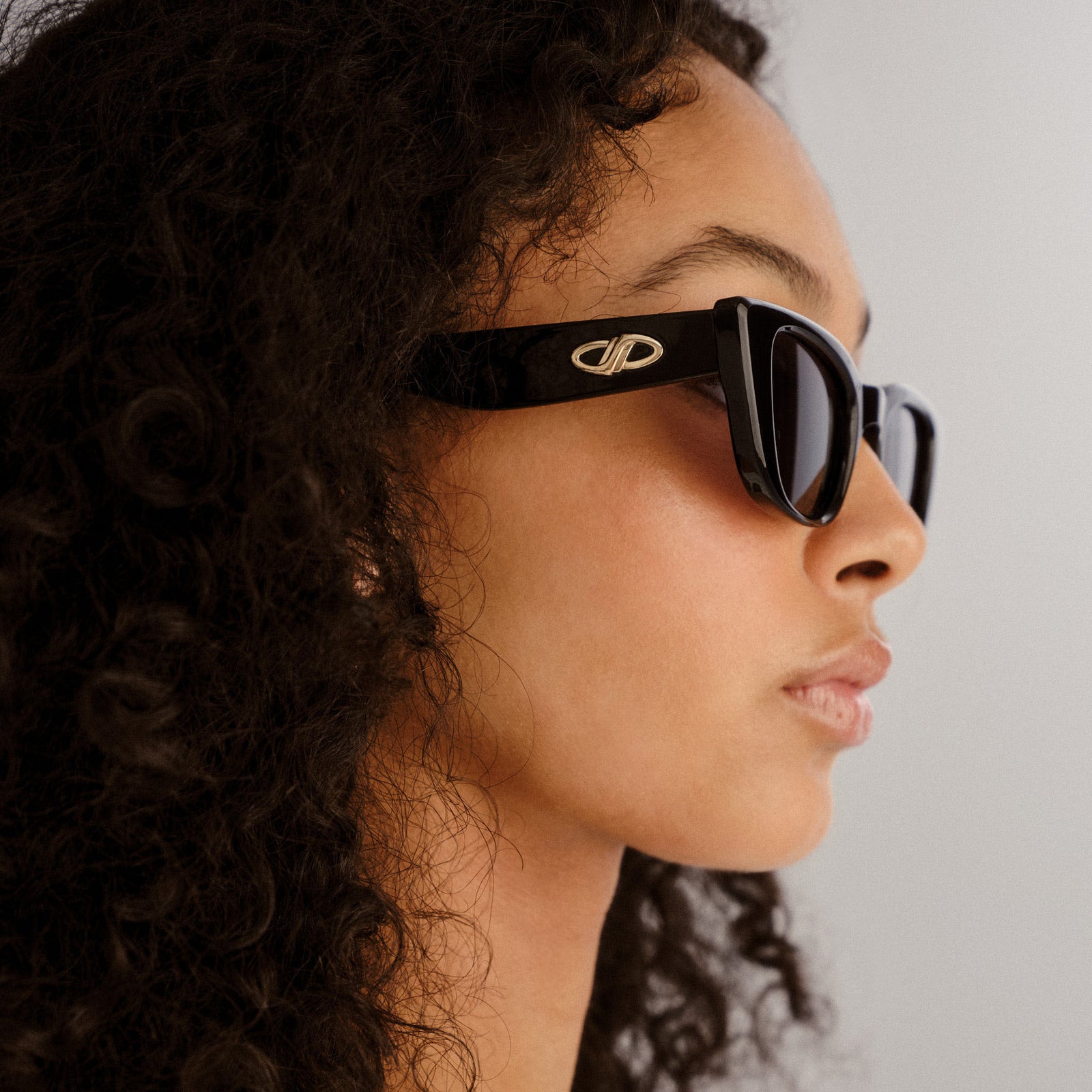Dream Lover Black Female Cat-Eye Sunglasses | Le Specs