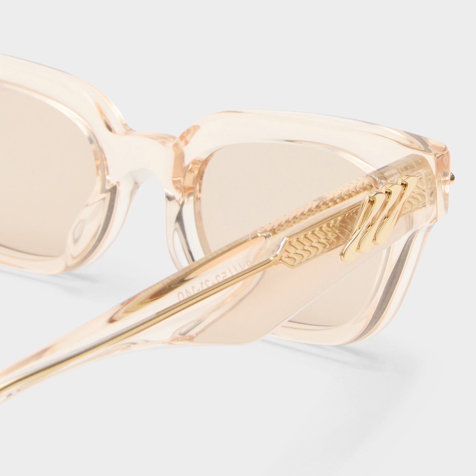 Numero Tres Dune Female D-Frame Sunglasses | Le Specs