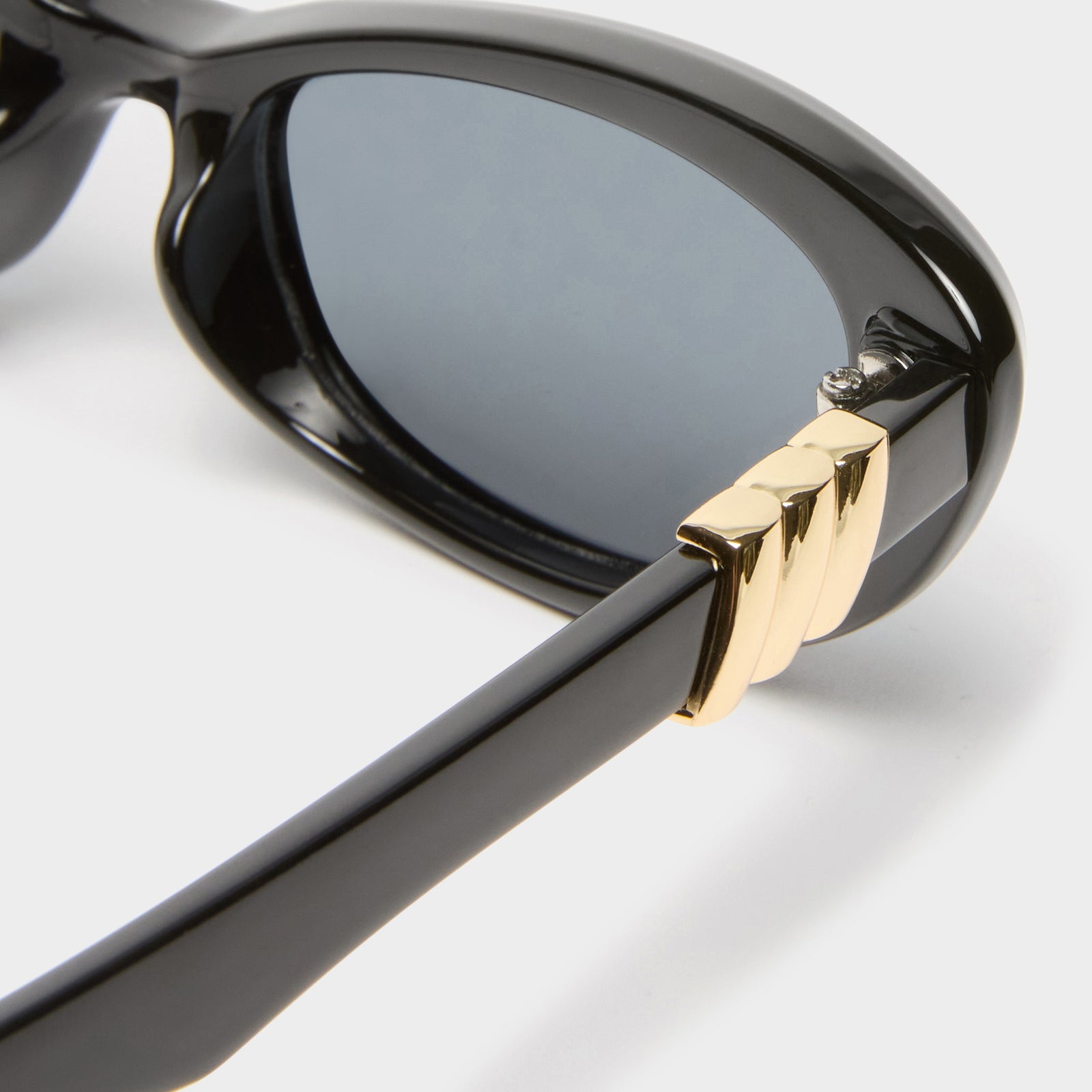 The Whisperer Black Female Cat-Eye Sunglasses | Le Specs