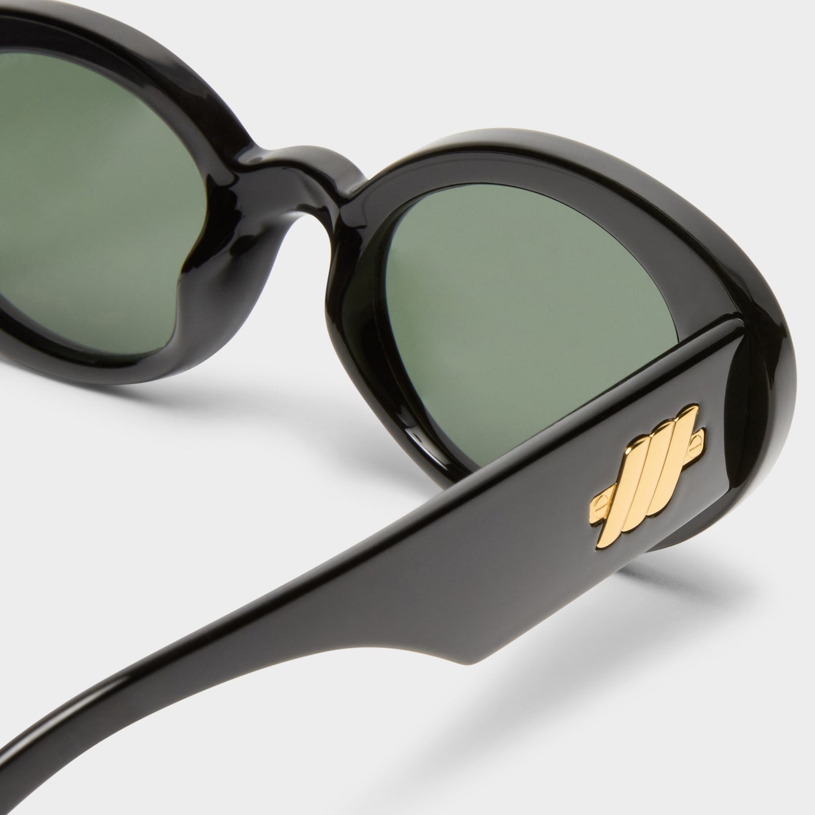 Nouveau Vie Black Female Oval Sunglasses | Le Specs
