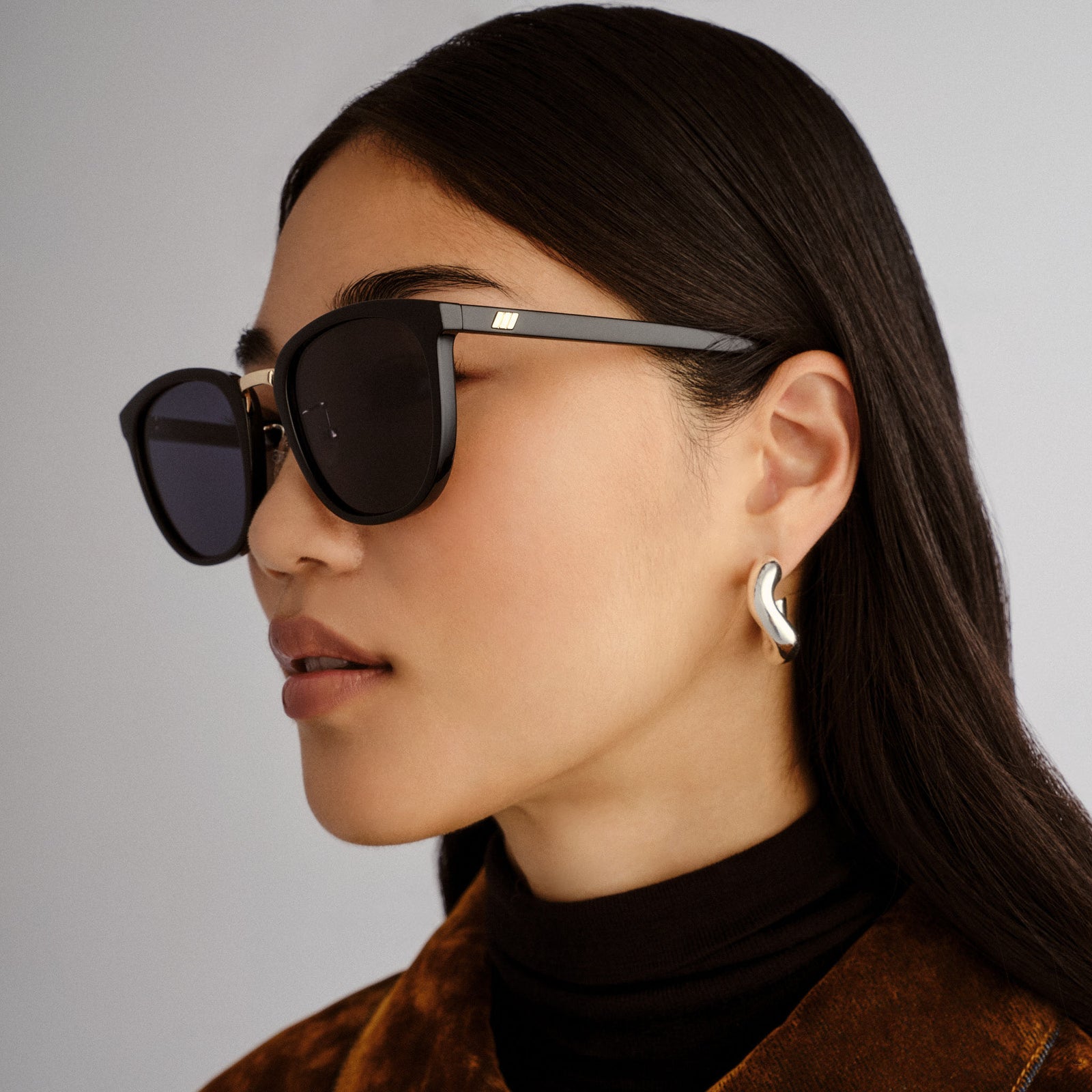 Eclipse + Black Female Round Sunglasses | Le Specs