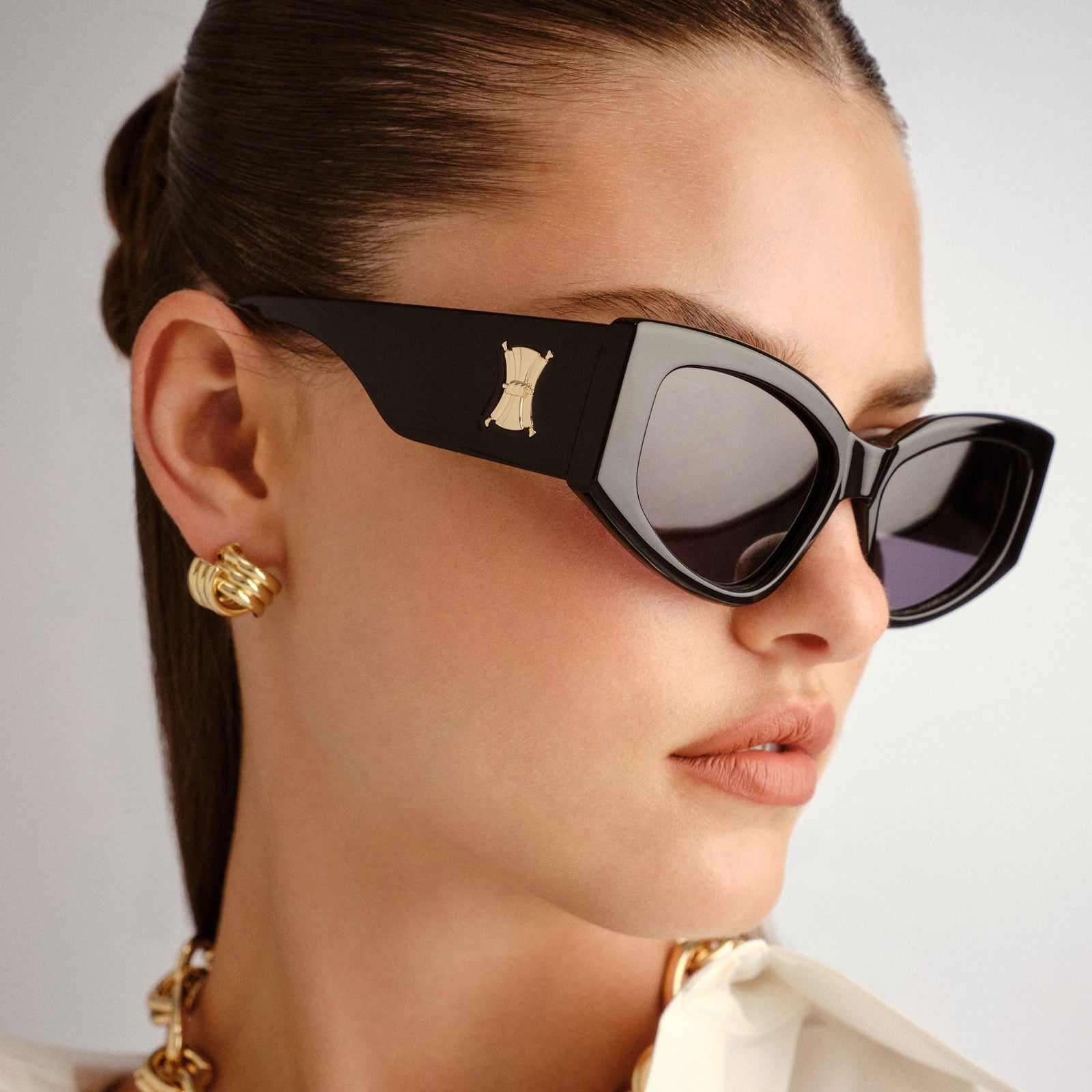 The Haunting Black Female Cat-Eye Sunglasses | Le Specs