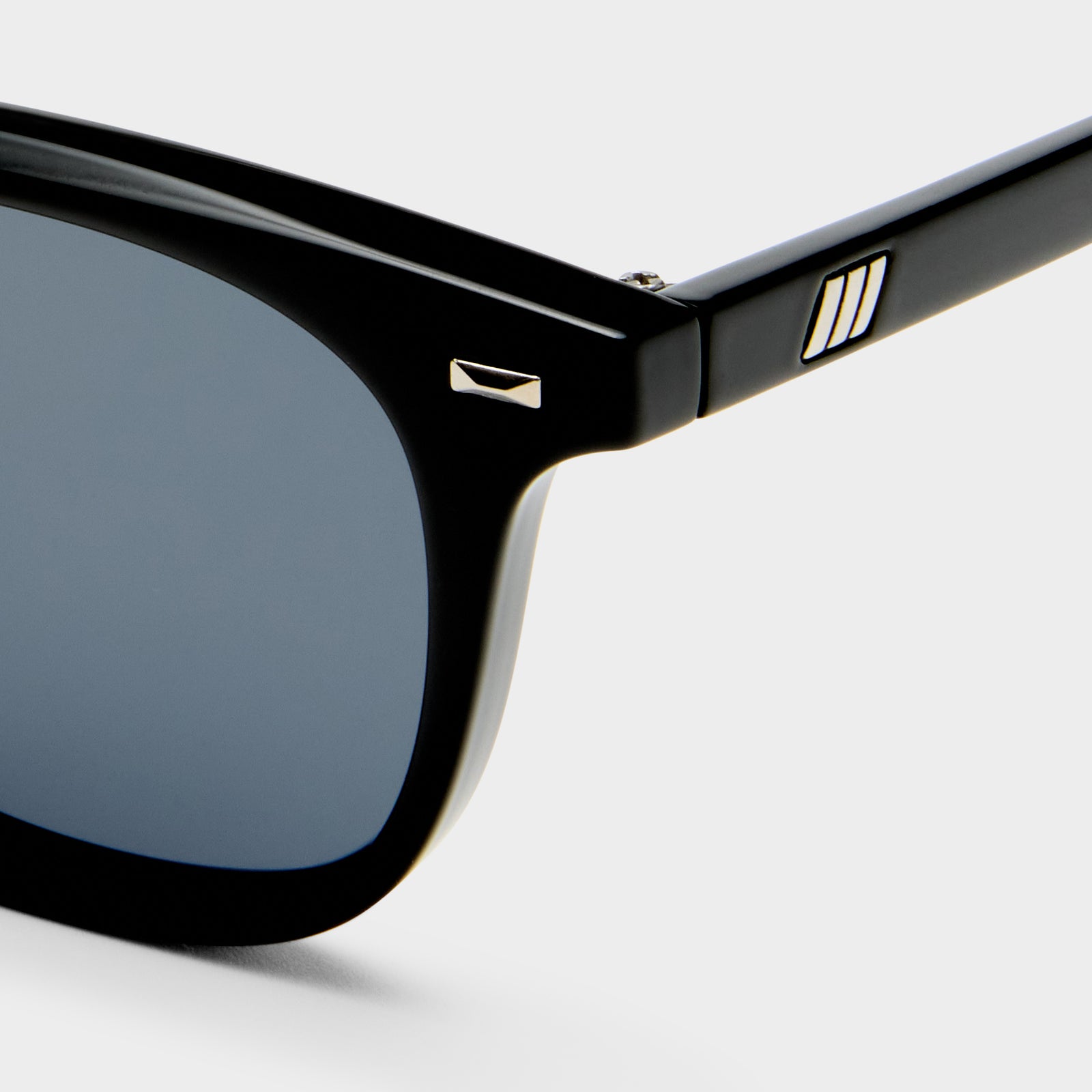 Le Resolu Black Uni-Sex Round Sunglasses | Le Specs