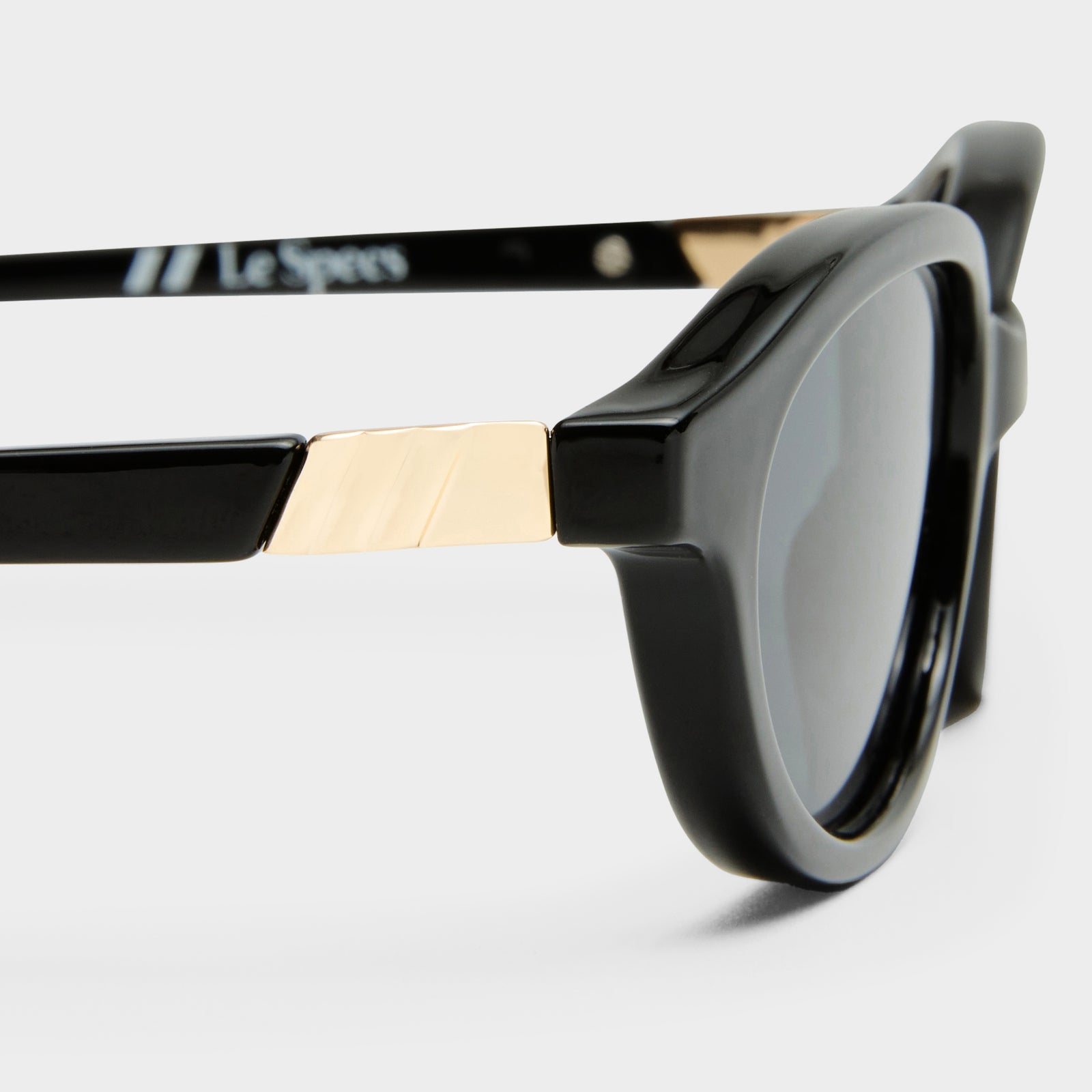 Duskfall Black Female Oval Sunglasses | Le Specs