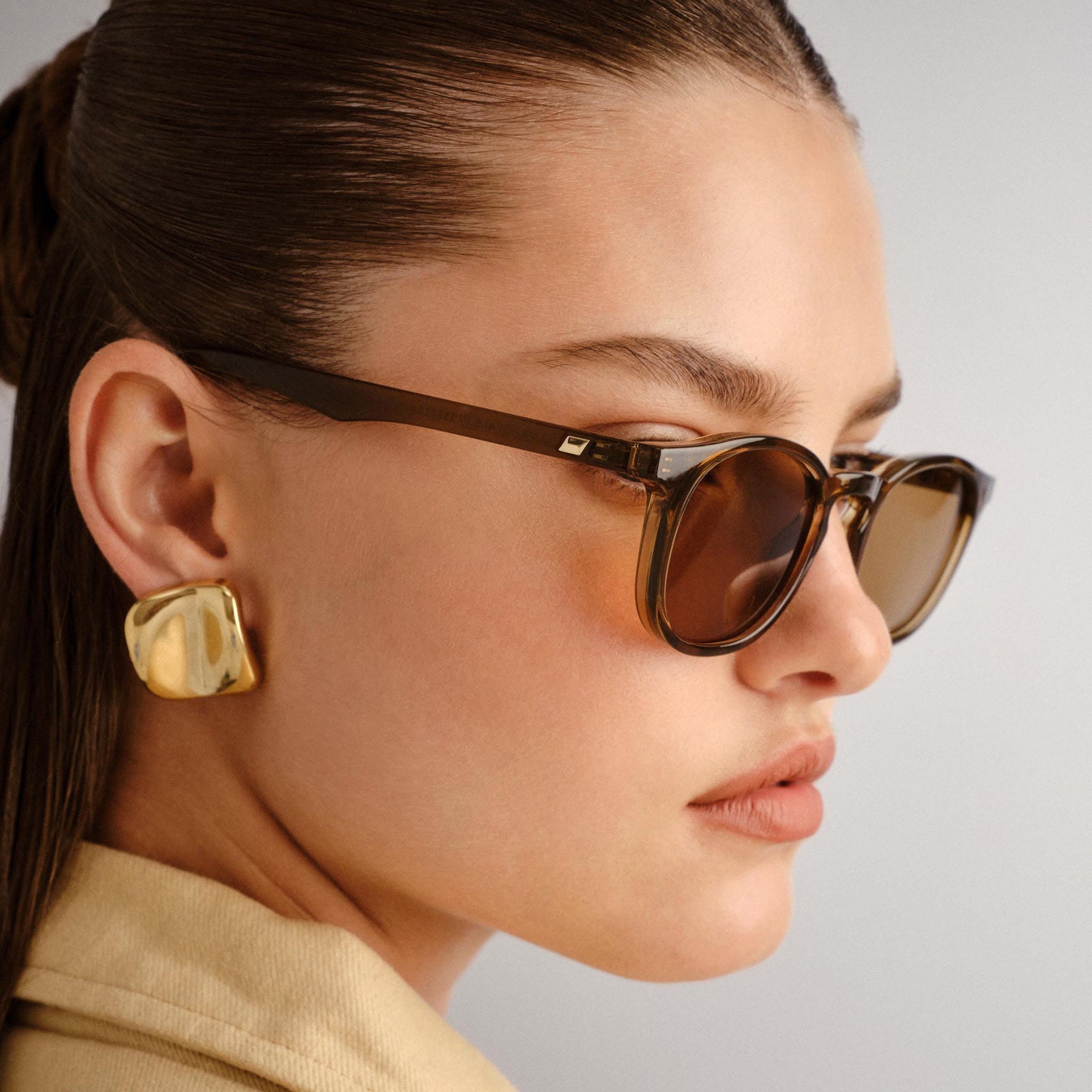 Club Royale Umber Uni-Sex Round Sunglasses | Le Specs