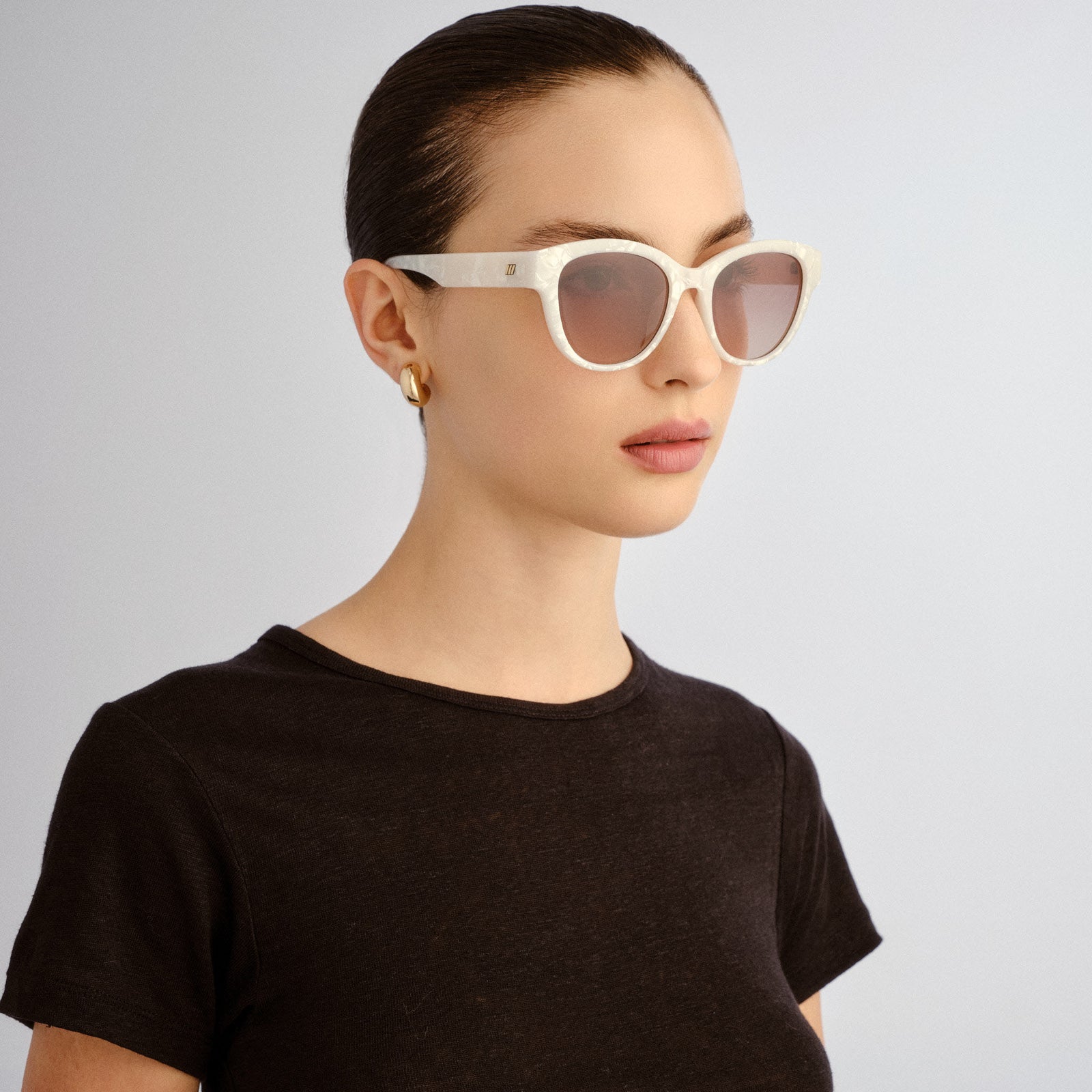Majestic White Marble Female Round Sunglasses | Le Specs