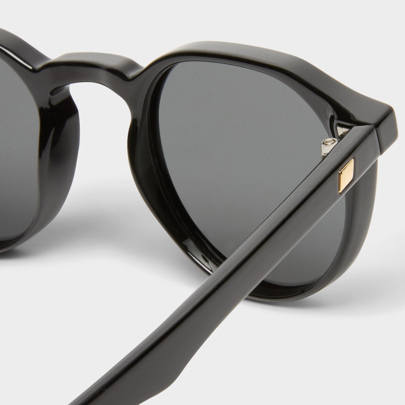 Galavant Black Uni-Sex Round Sunglasses | Le Specs