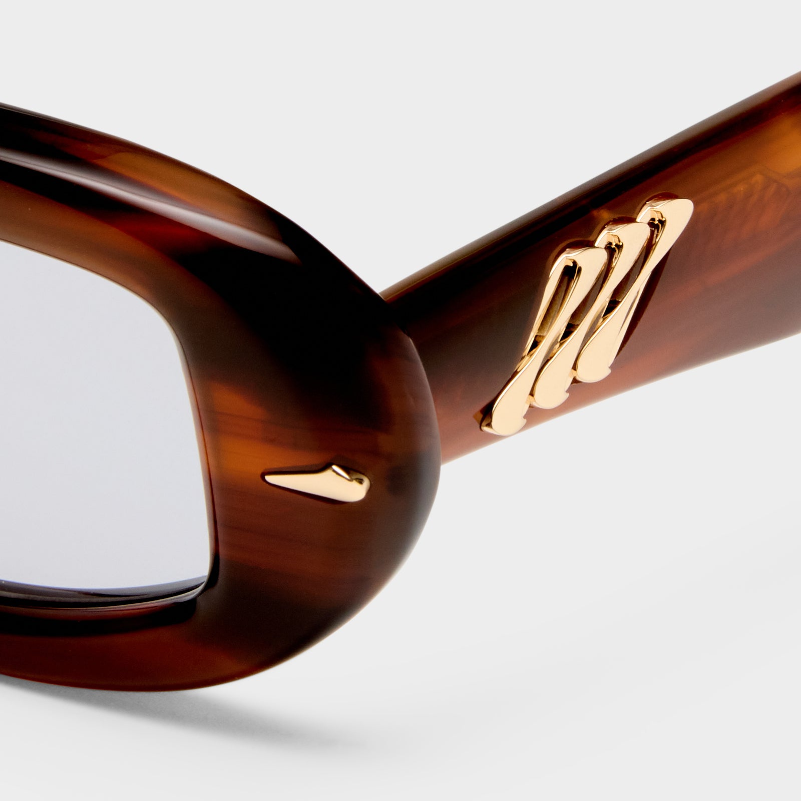 Numero Siete Teak Female Oval Sunglasses | Le Specs