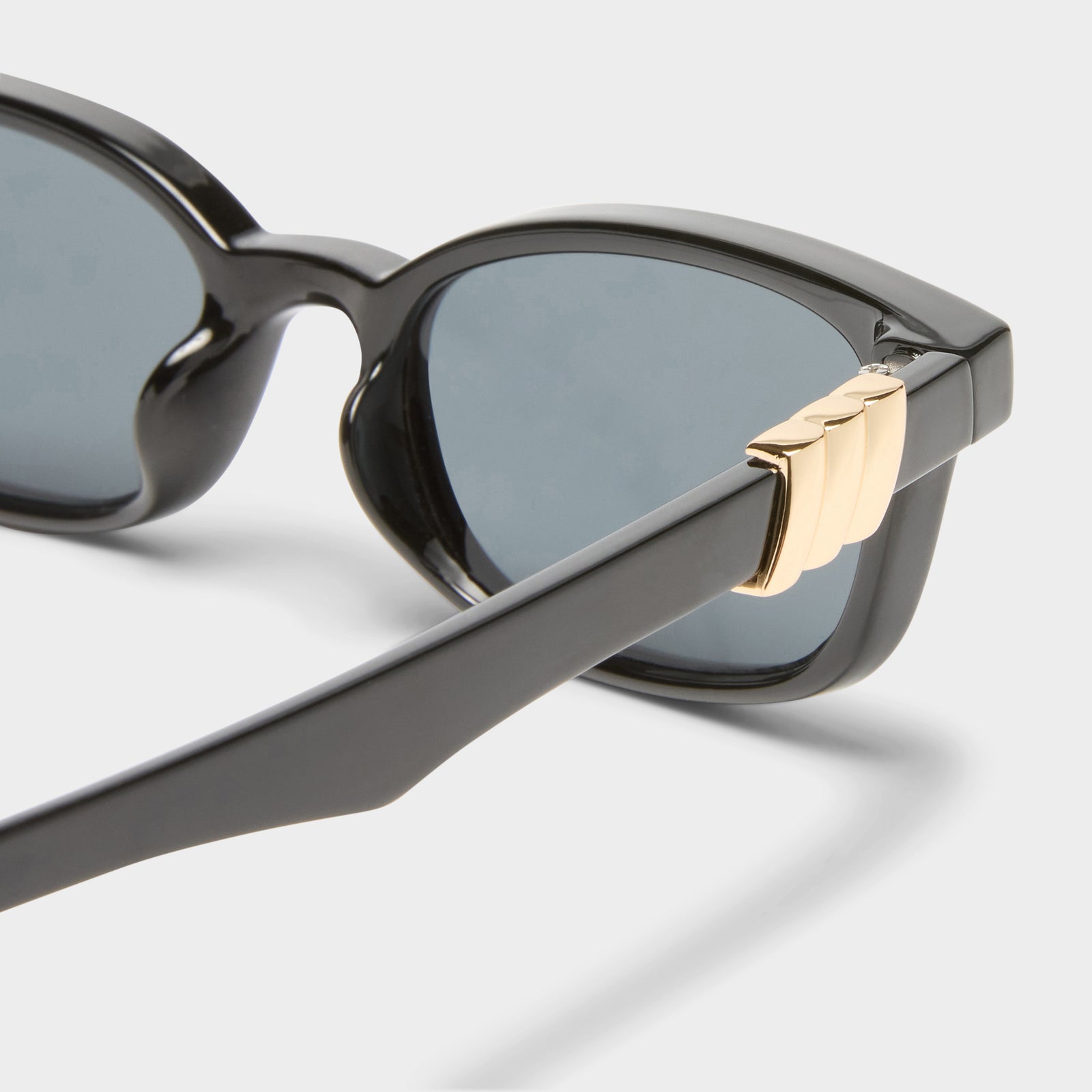 Confidential Black Female D-Frame Sunglasses | Le Specs