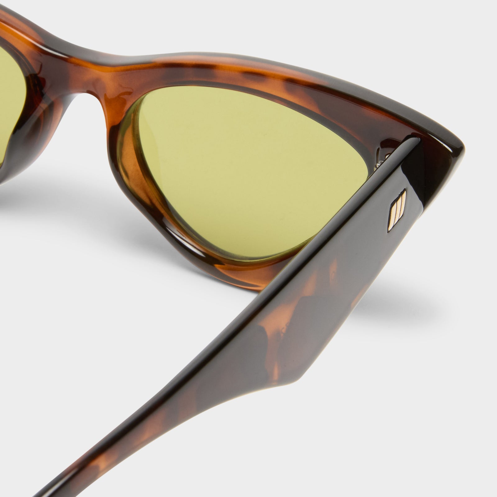 Hypnosis Dark Tort Female Cat-Eye Sunglasses | Le Specs