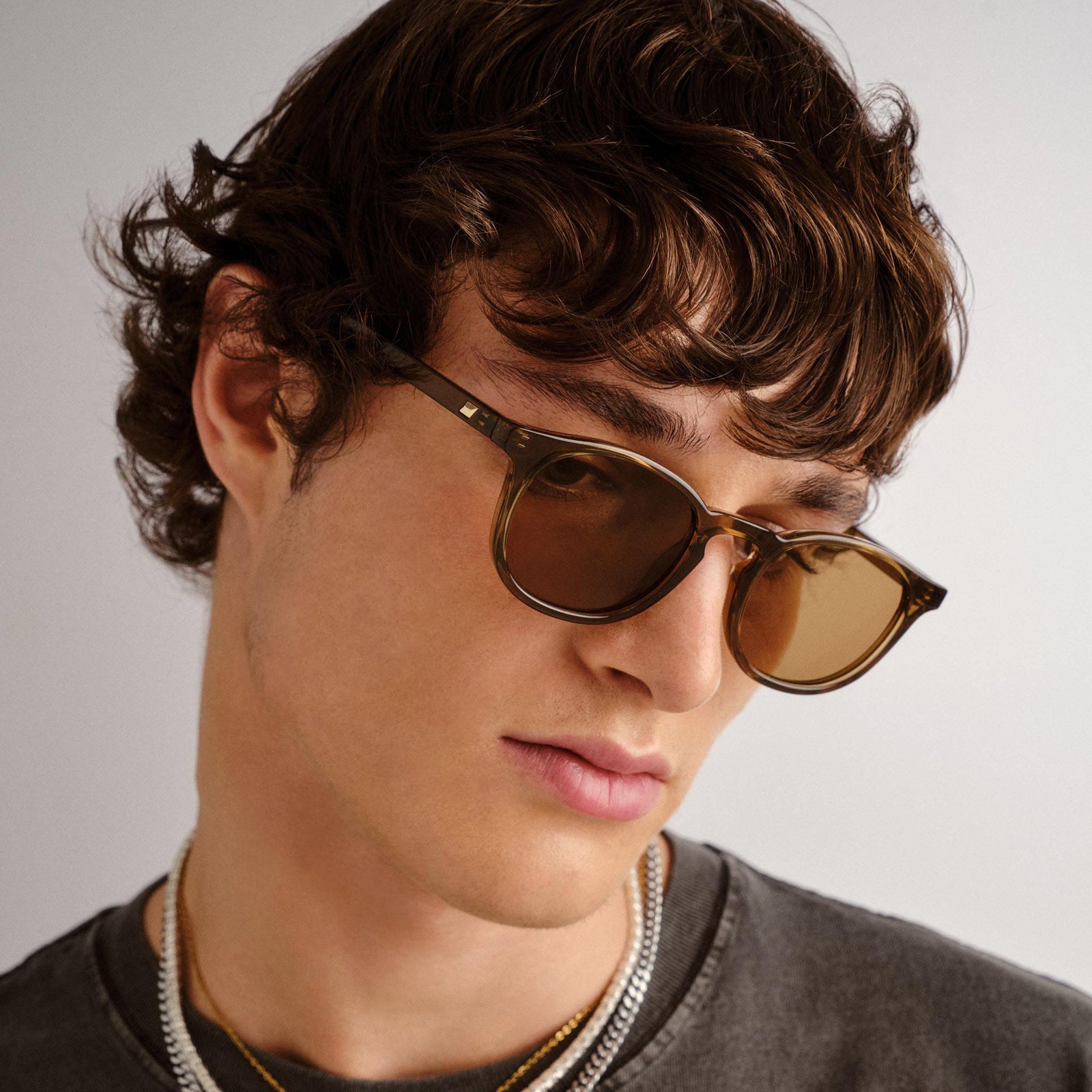 Club Royale Umber Uni-Sex Round Sunglasses | Le Specs