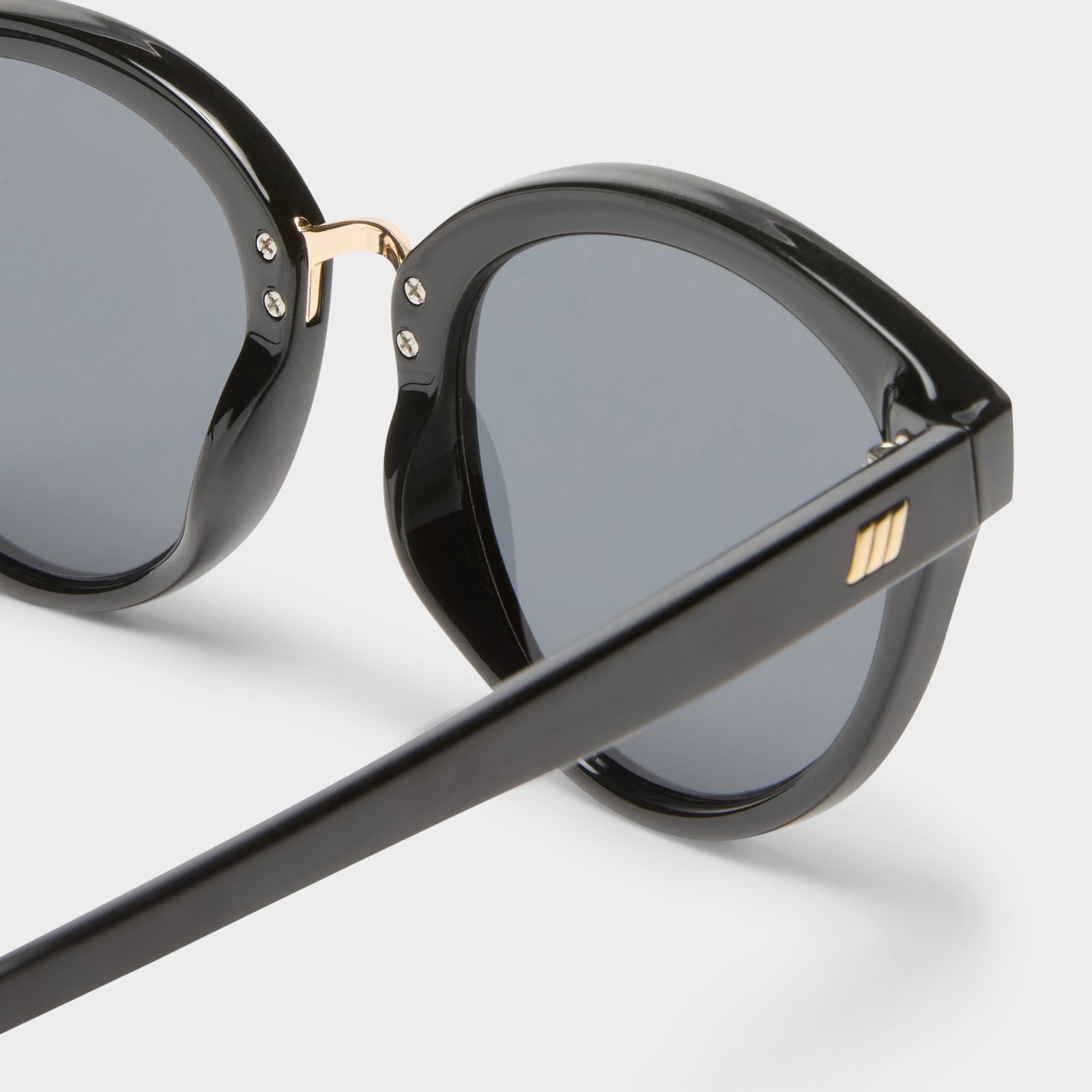 Influx Black Female Round Sunglasses | Le Specs