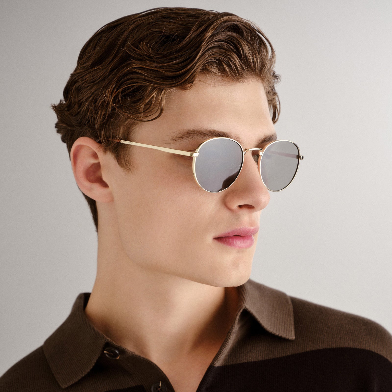 Lost Legacy Gold Uni-Sex Round Sunglasses | Le Specs