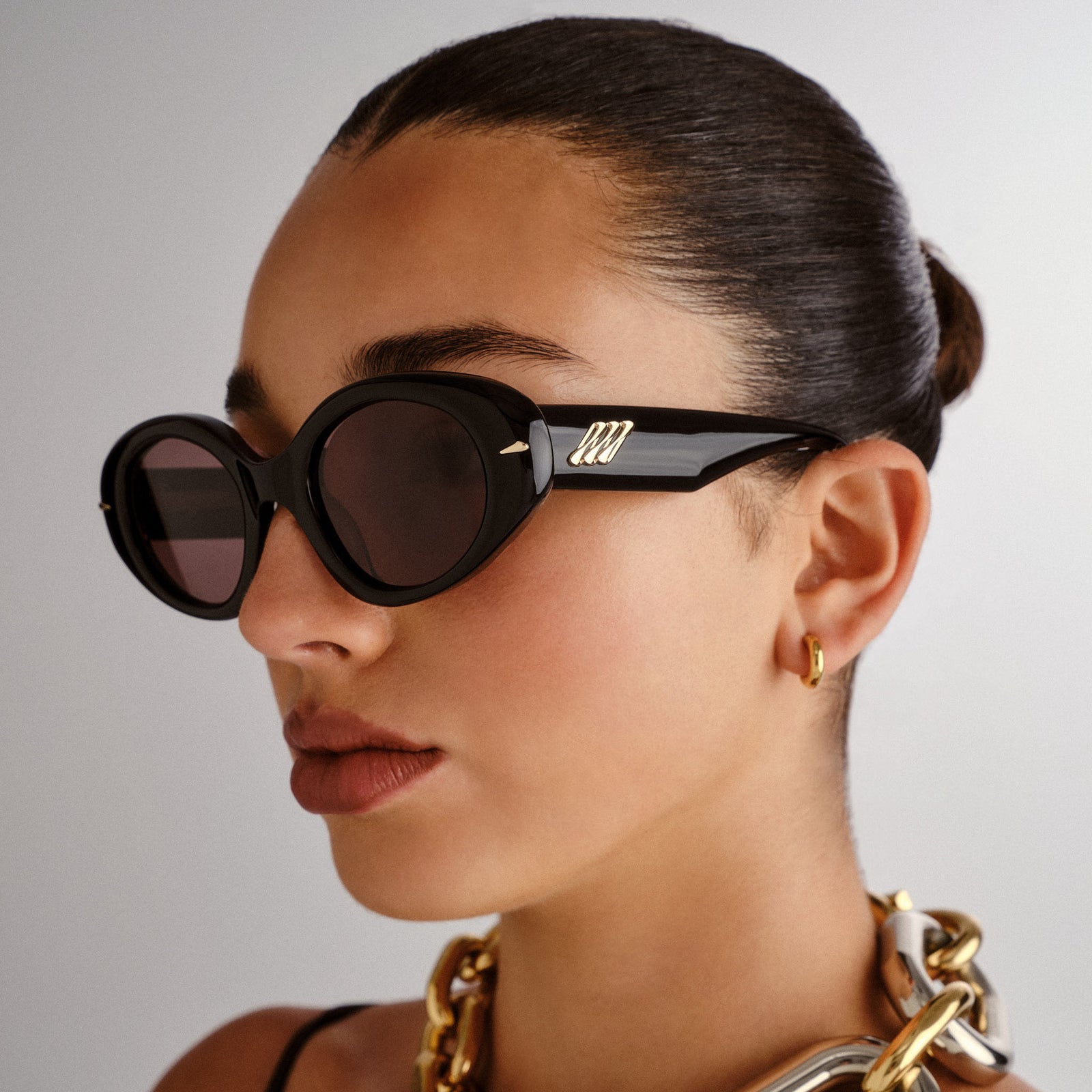 Numero Dos Obsidian Black Female Oval Sunglasses | Le Specs