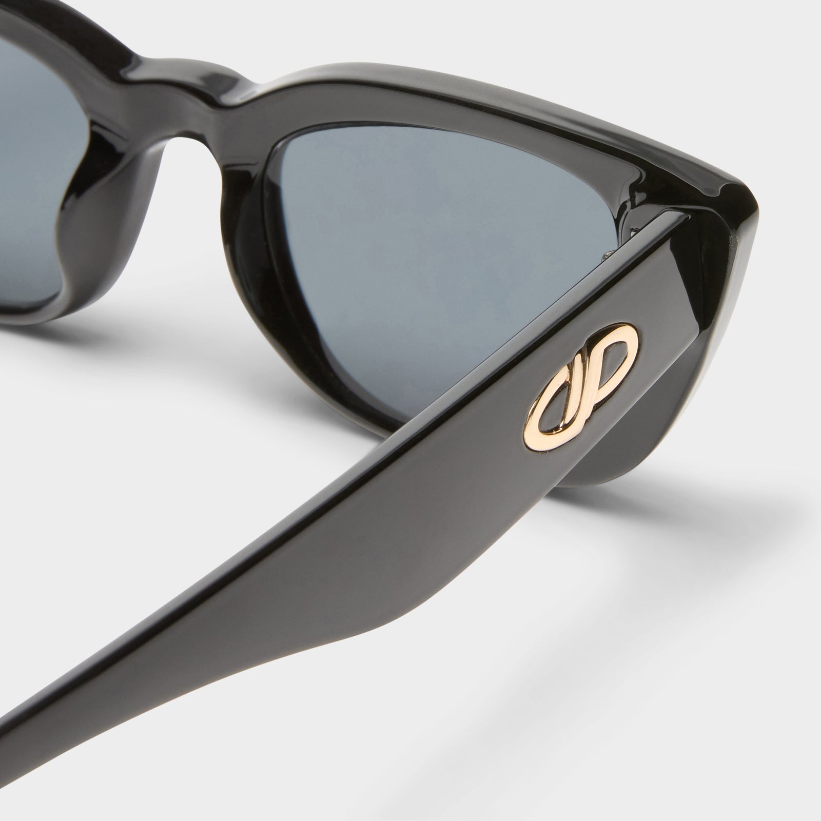 Dream Lover Black Female Cat-Eye Sunglasses | Le Specs
