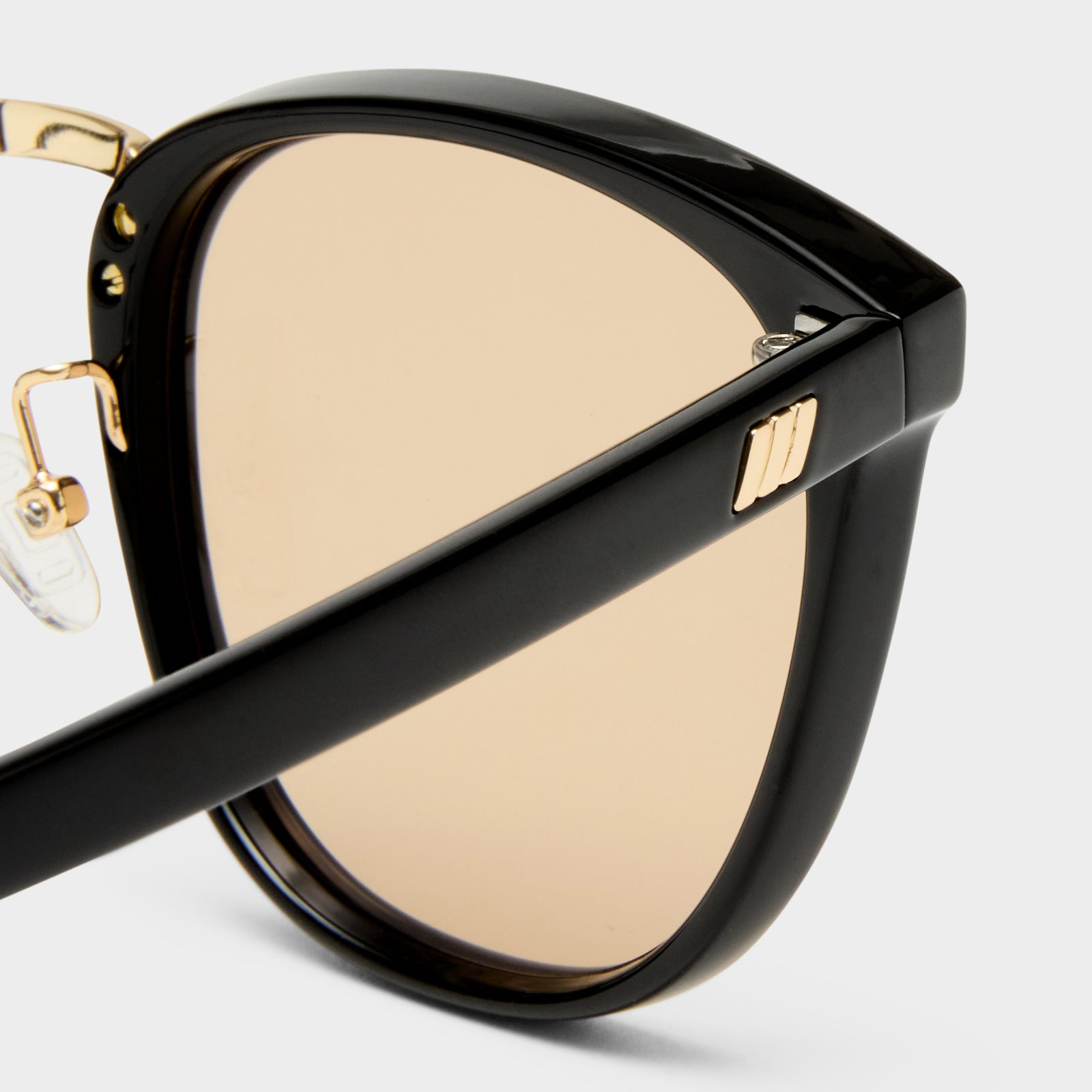 Eclipse + Black Female Round Sunglasses | Le Specs