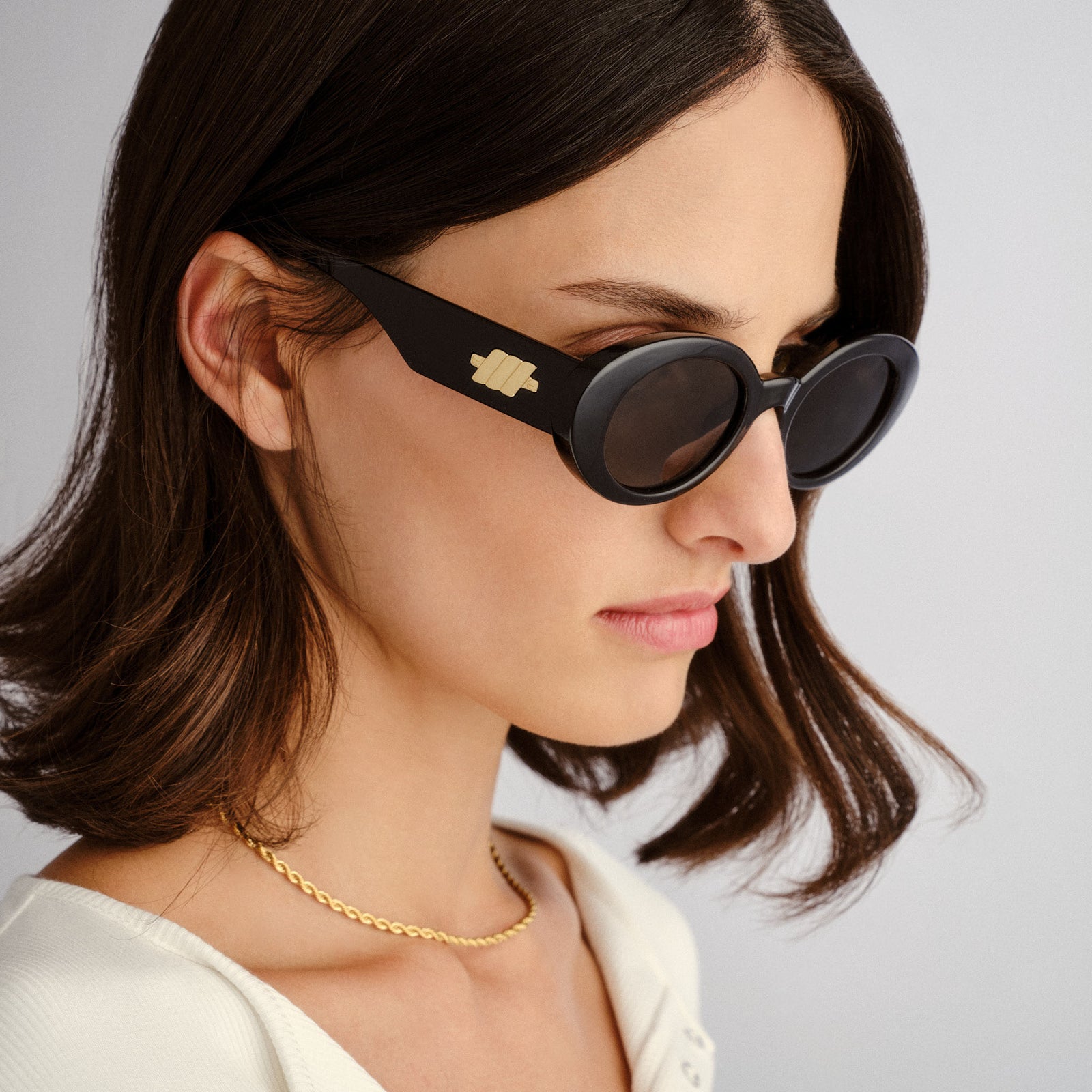 Nouveau Vie Black Female Oval Sunglasses | Le Specs