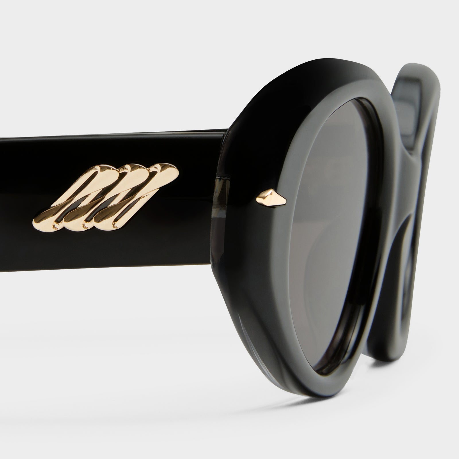 Numero Dos Obsidian Black Female Oval Sunglasses | Le Specs