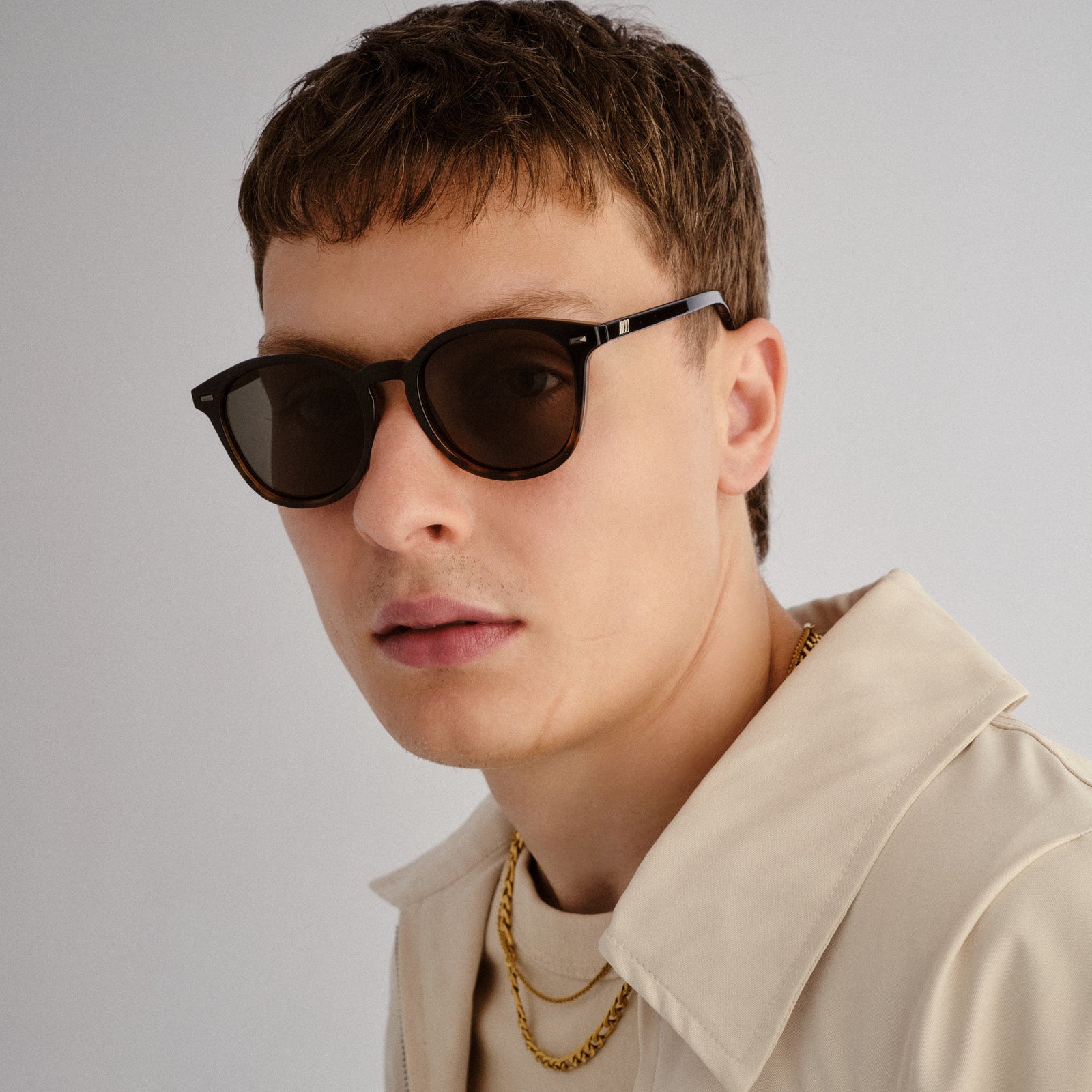 Bandwagon Black Tort Uni-Sex Round Sunglasses | Le Specs