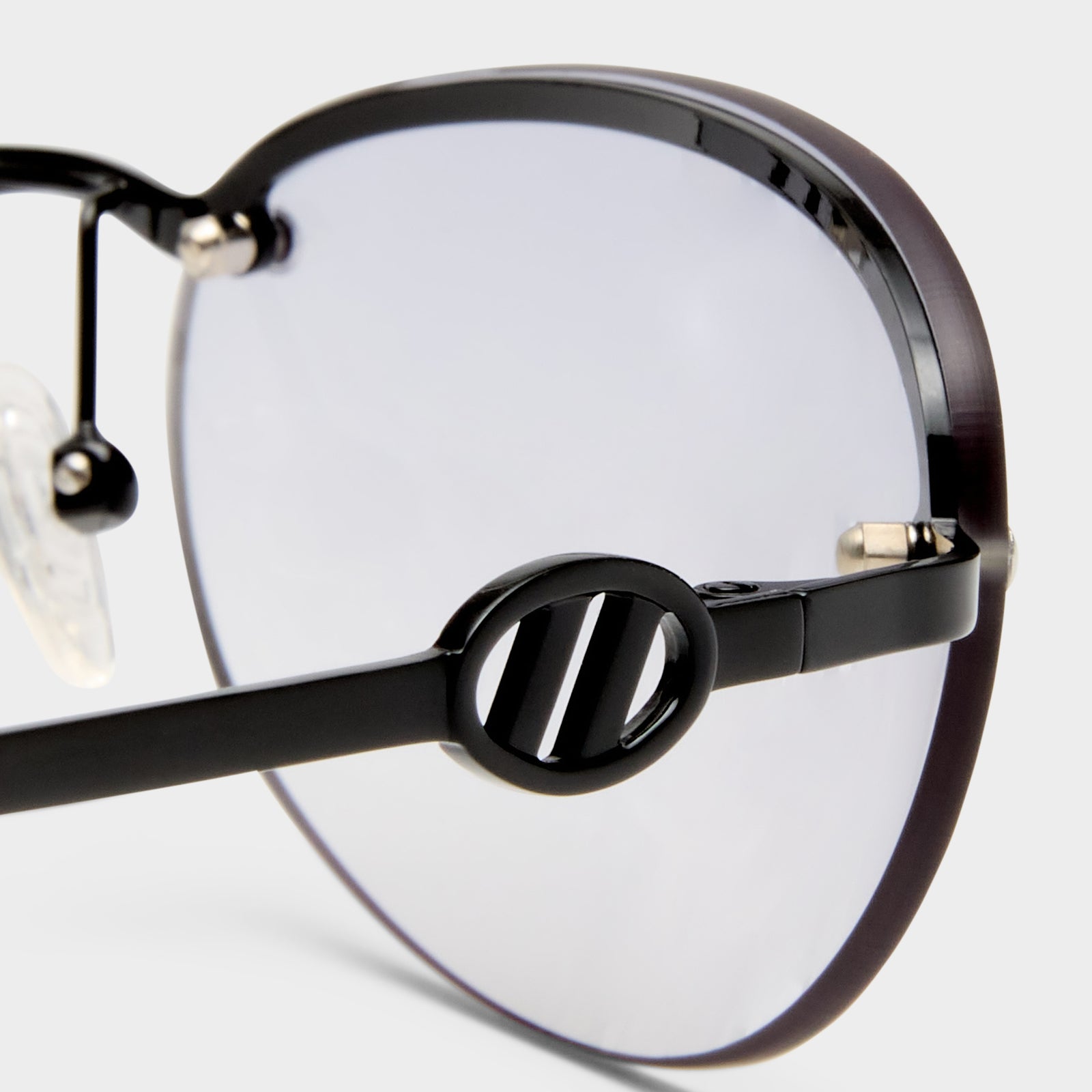 Slinky Black Female Oval Sunglasses | Le Specs