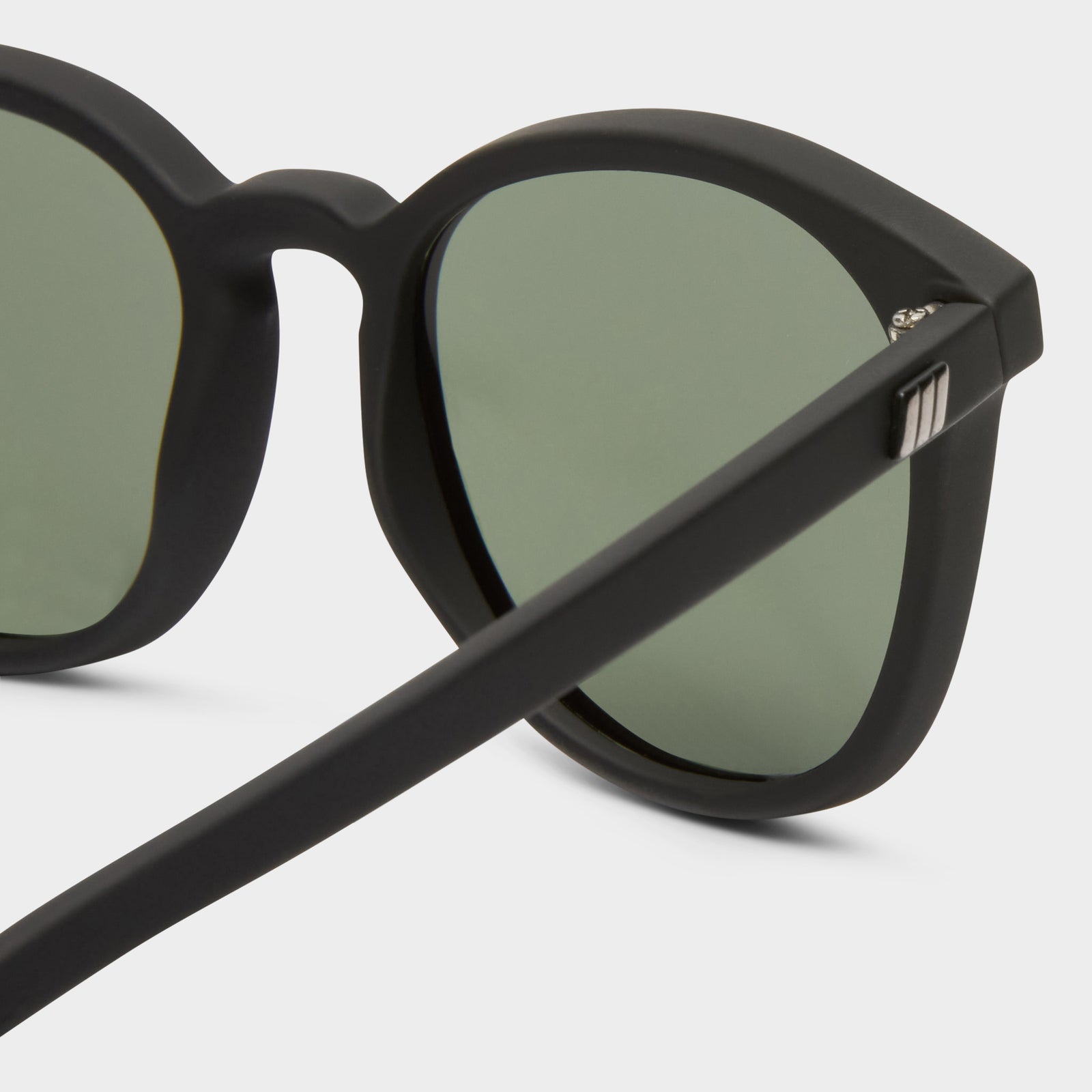 Bandwagon Black Rubber Uni-Sex Round Sunglasses | Le Specs