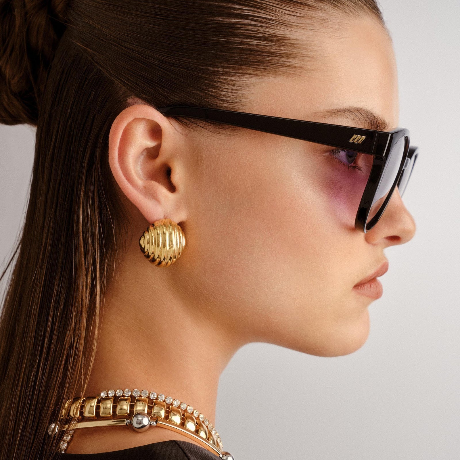 Paramount Black Female Round Sunglasses | Le Specs