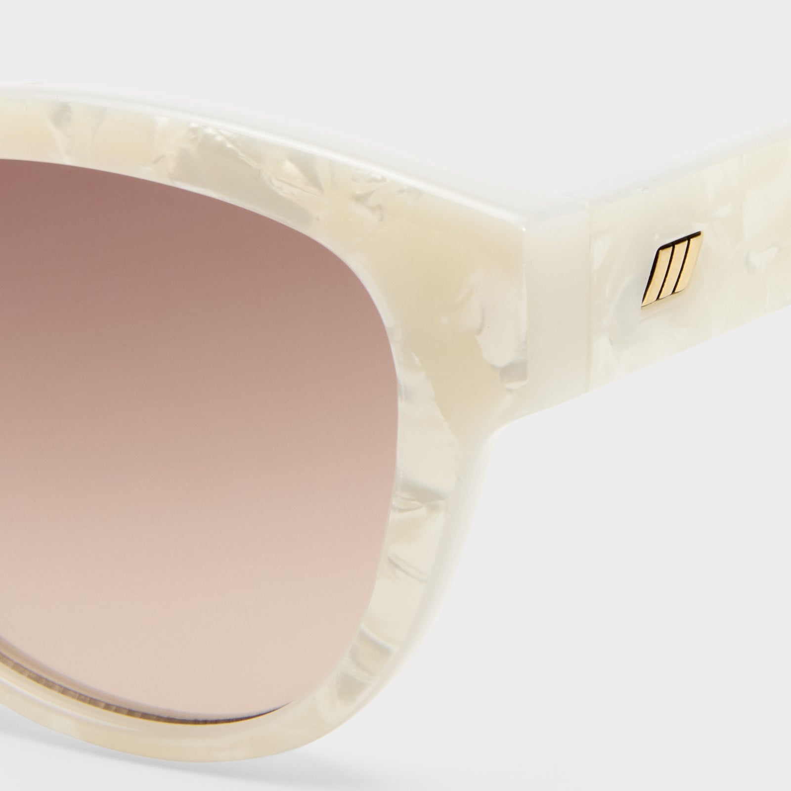 Majestic White Marble Female Round Sunglasses | Le Specs