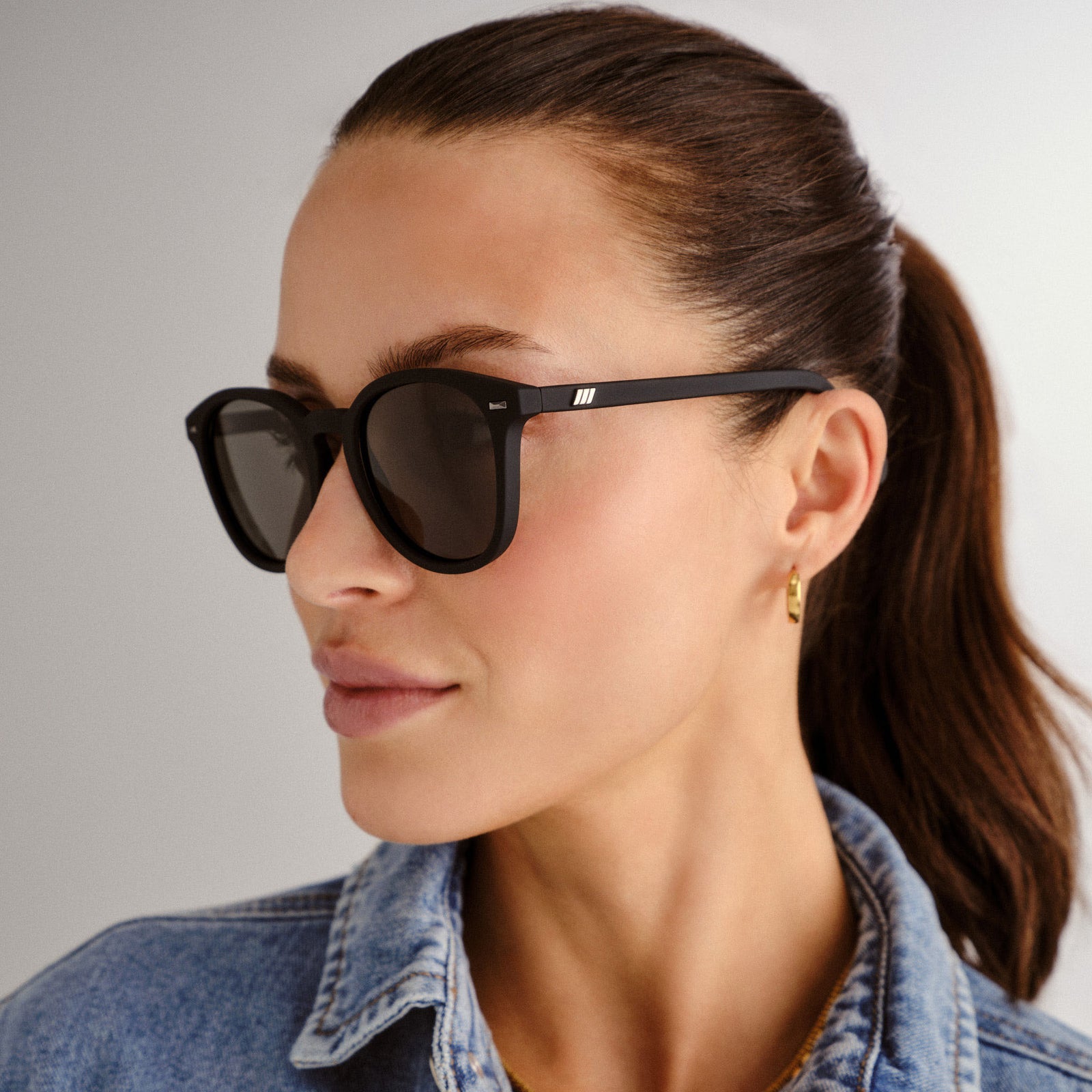 Bandwagon Black Rubber Uni-Sex Round Sunglasses | Le Specs
