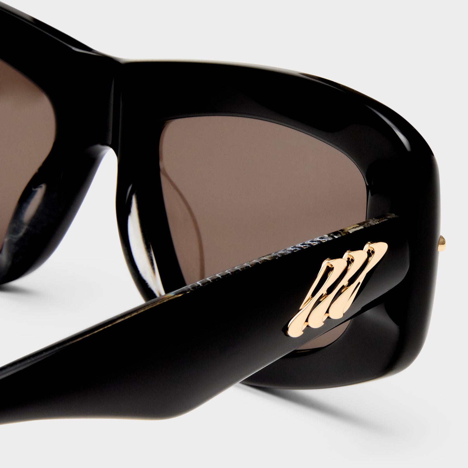 Numero Ocho Obsidian Black Female Shield Sunglasses | Le Specs