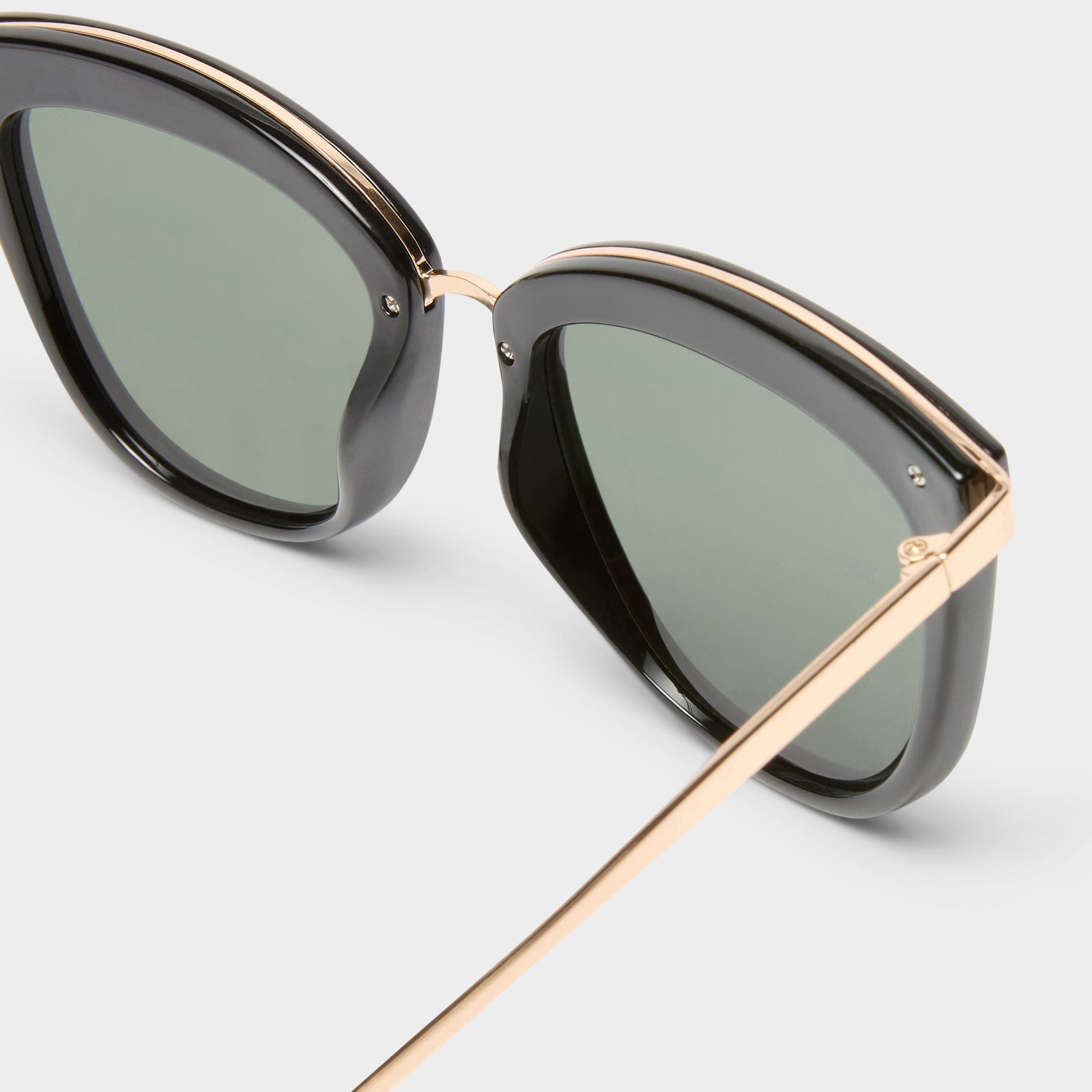 Caliente Black Gold Female Cat-Eye Sunglasses | Le Specs