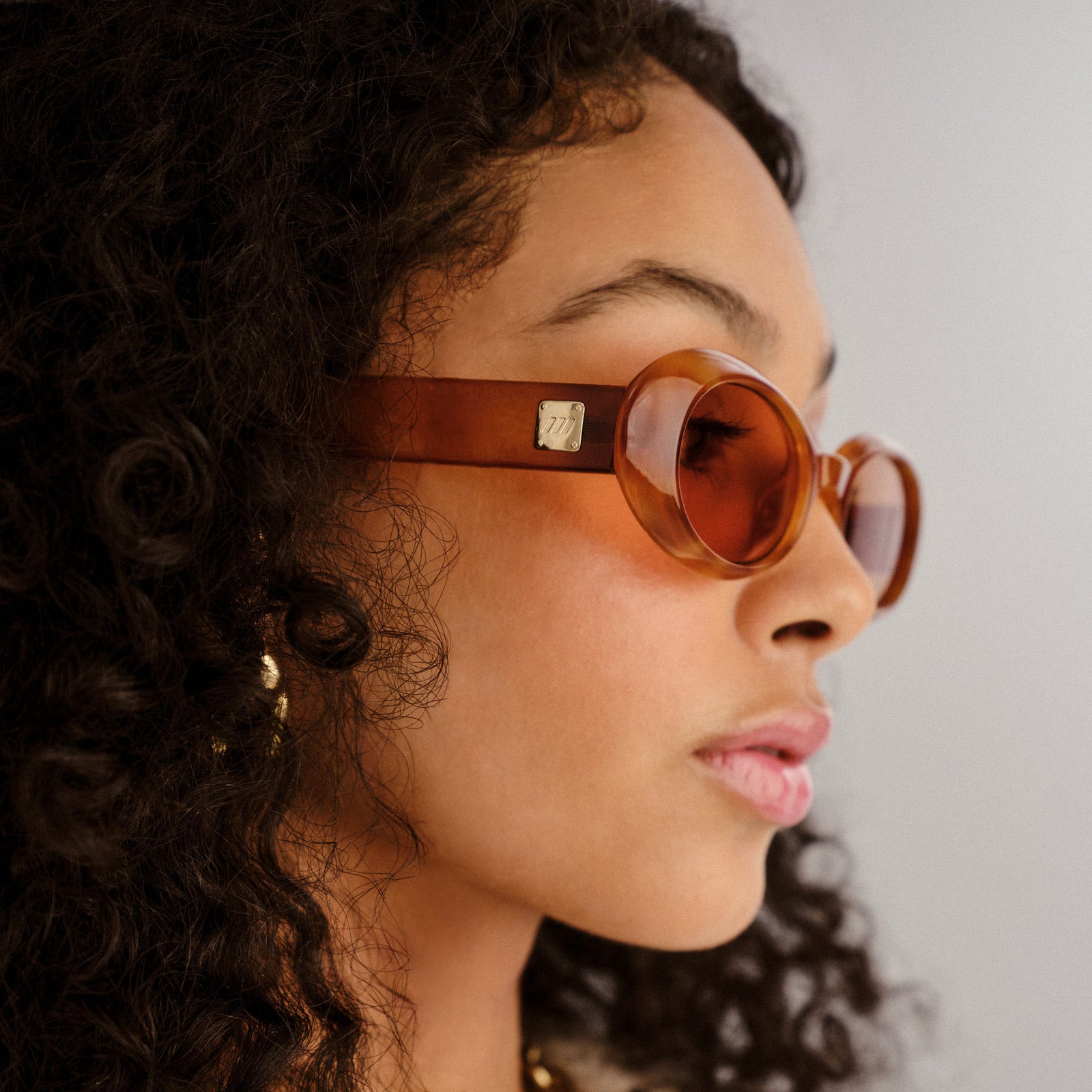 Work It Vintage Tort Uni-Sex Oval Sunglasses | Le Specs