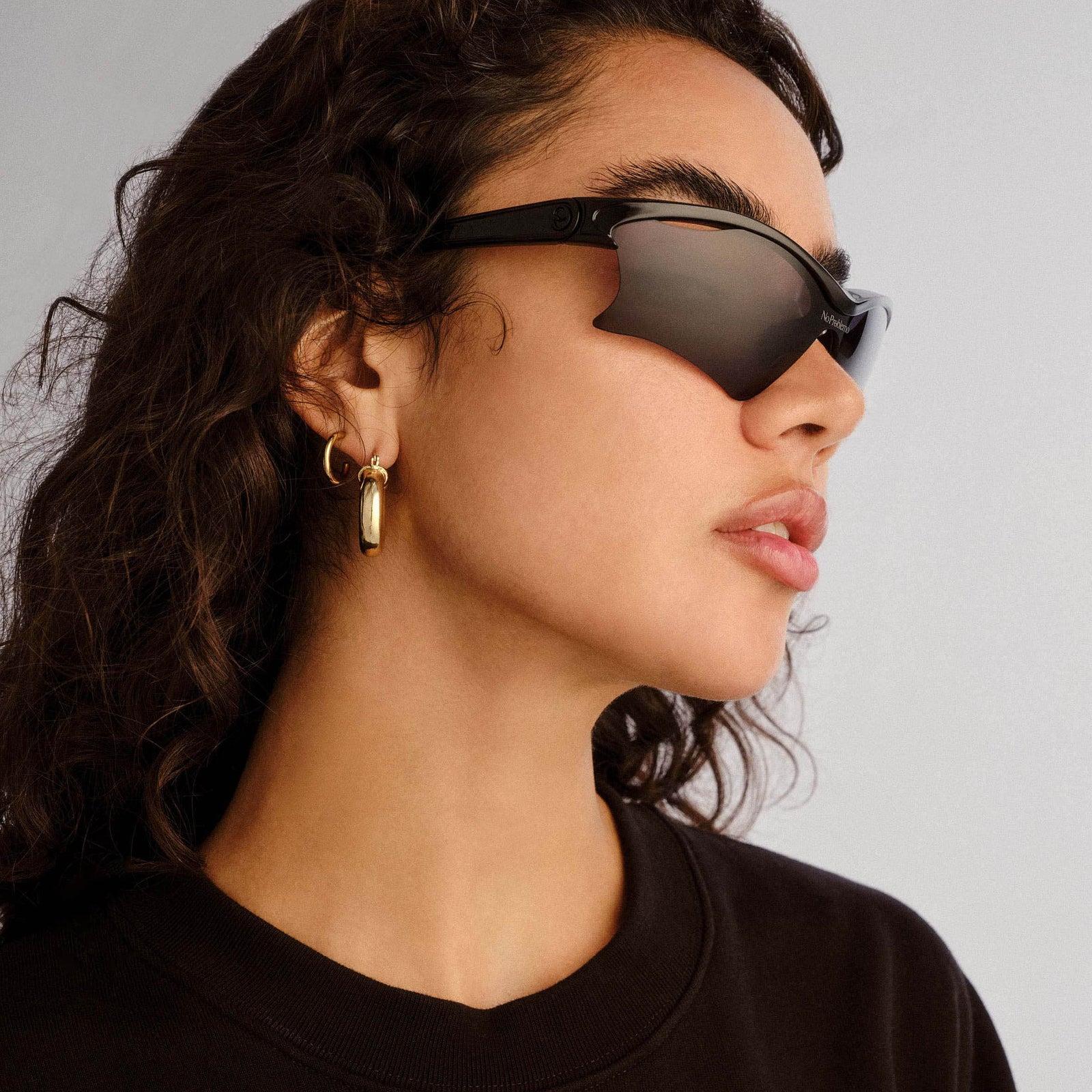 Pluto Black Uni-Sex Shield Sunglasses | Le Specs