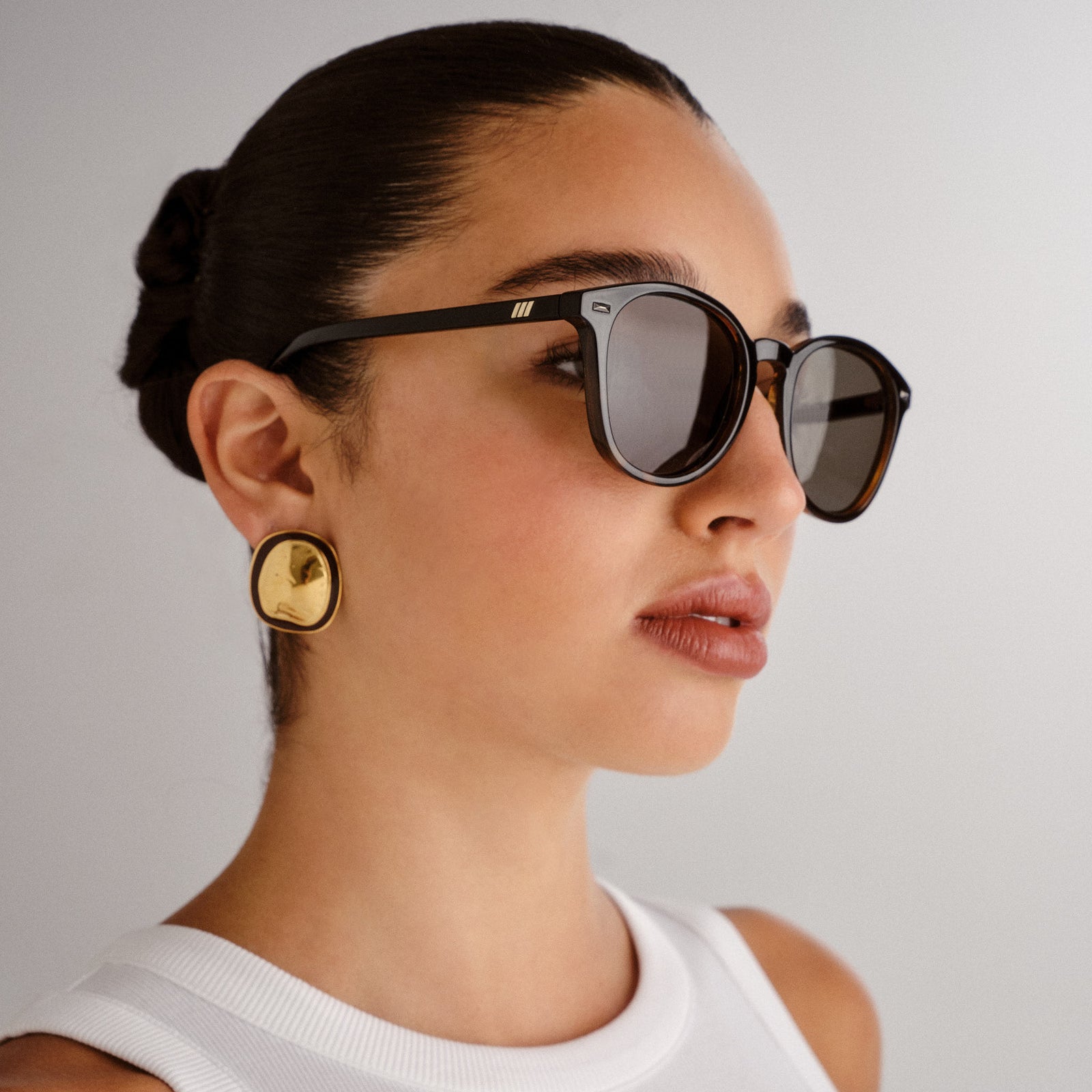 Bandwagon Black Tort Uni-Sex Round Sunglasses | Le Specs