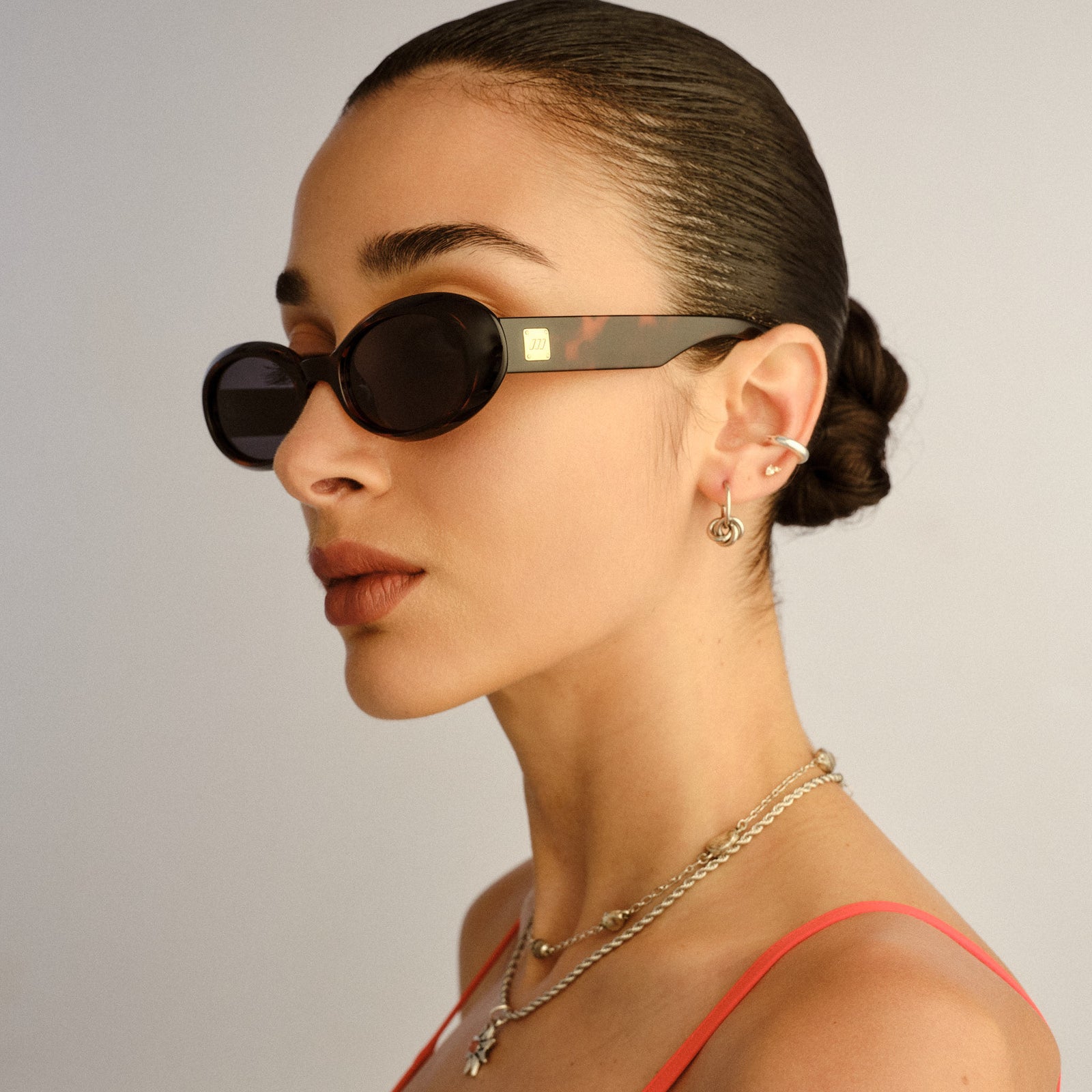 Work It Dark Tort Uni-Sex Oval Sunglasses | Le Specs